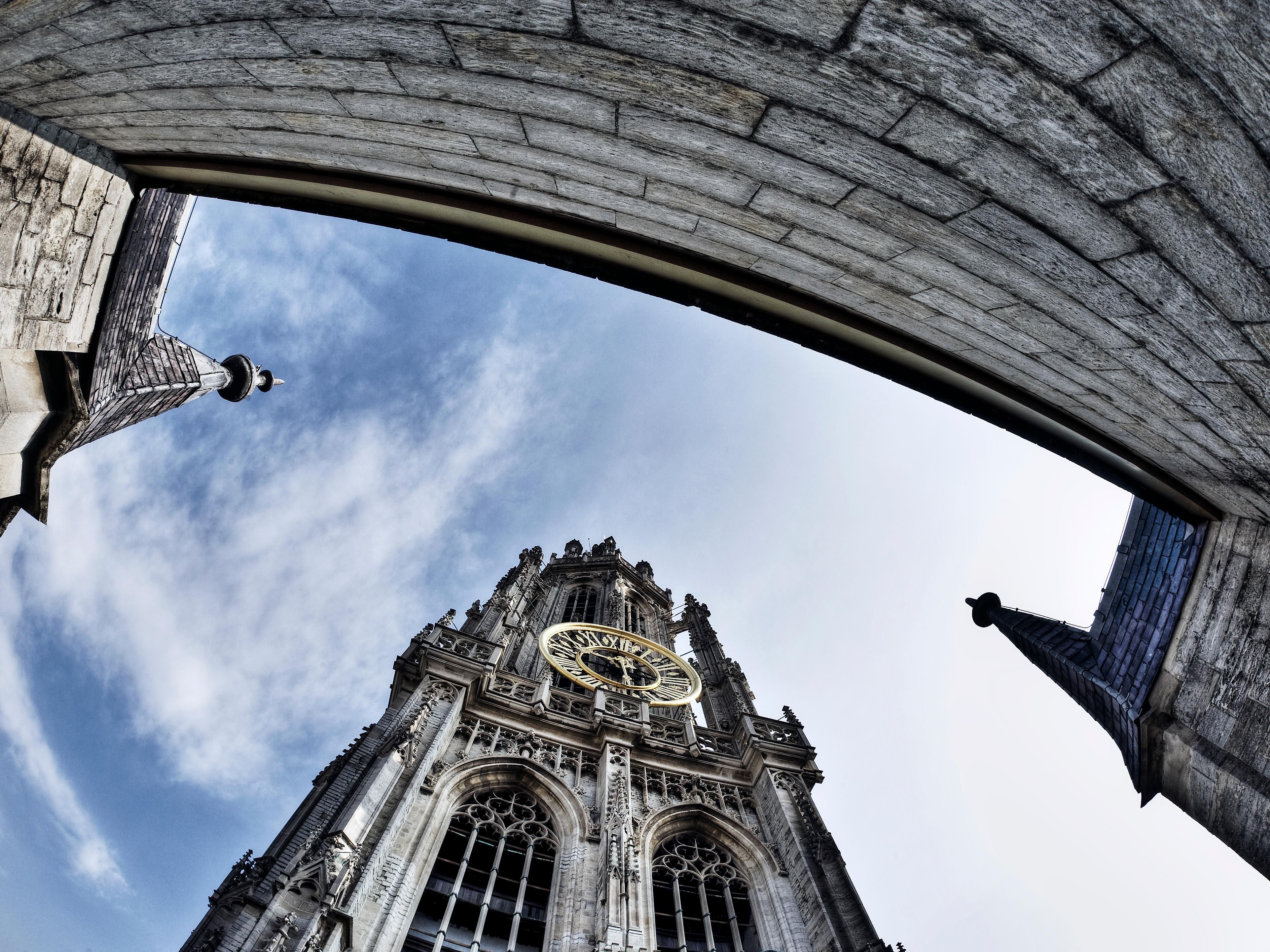 Explore the best of the city—visit the MAS or Red Star Line Museum just steps away, or enjoy a scenic walk along the Scheldt to the historic center.
