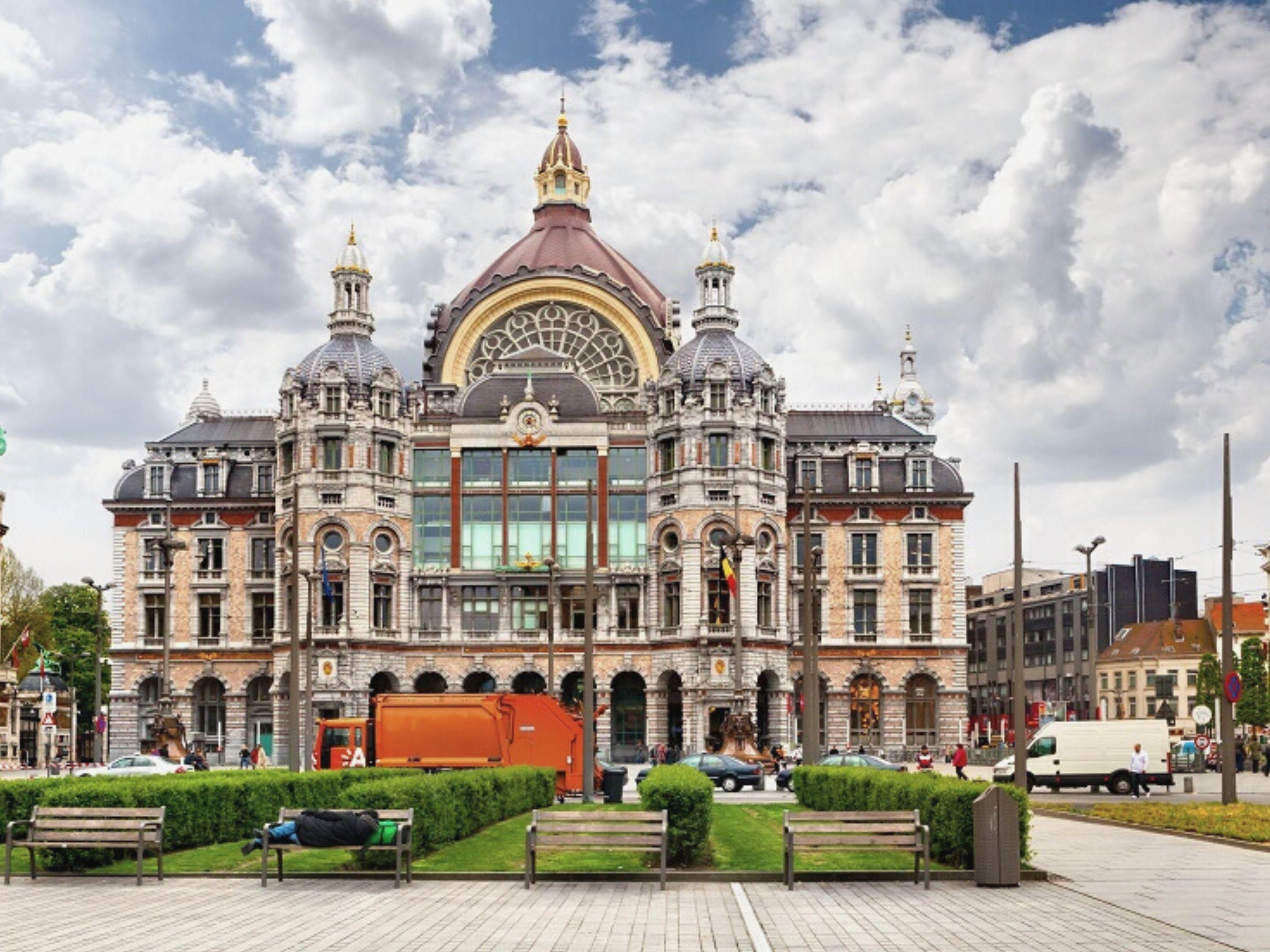 Did you know Antwerp Central Station is one of the most beautiful railway stations in the world?
Holiday Inn Express Antwerp – City Centre is less than ten-minute walk from this majestic building and offers numerous connections to major European cities and the Brussels International Airport. Definitely worth a visit!