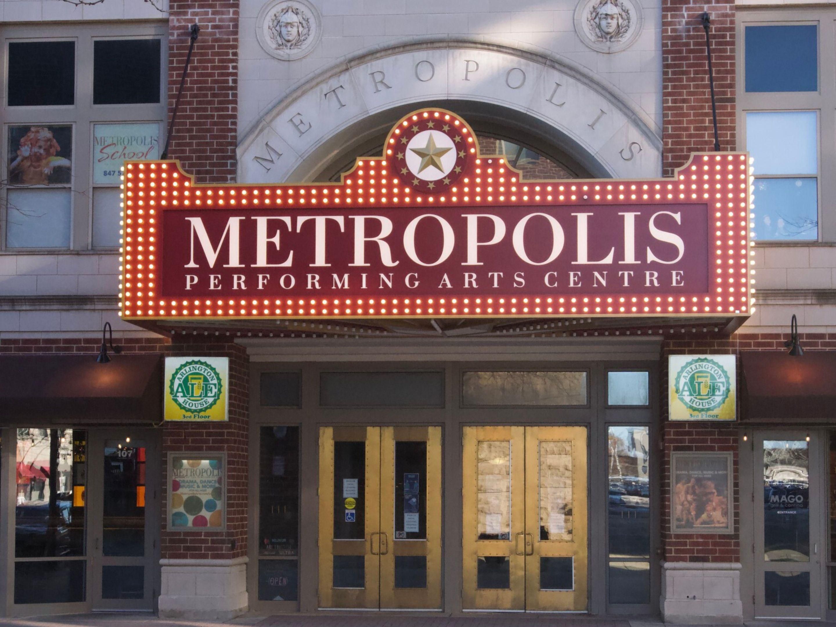 Minutes from downtown Arlington Heights and the vibrant Metropolis Performing Arts Centre, a hub for live theater, comedy, and musical events, our Holiday Inn Express is the perfect place to stay. Before or after the show, savor nearby dining options for a night out in the town.