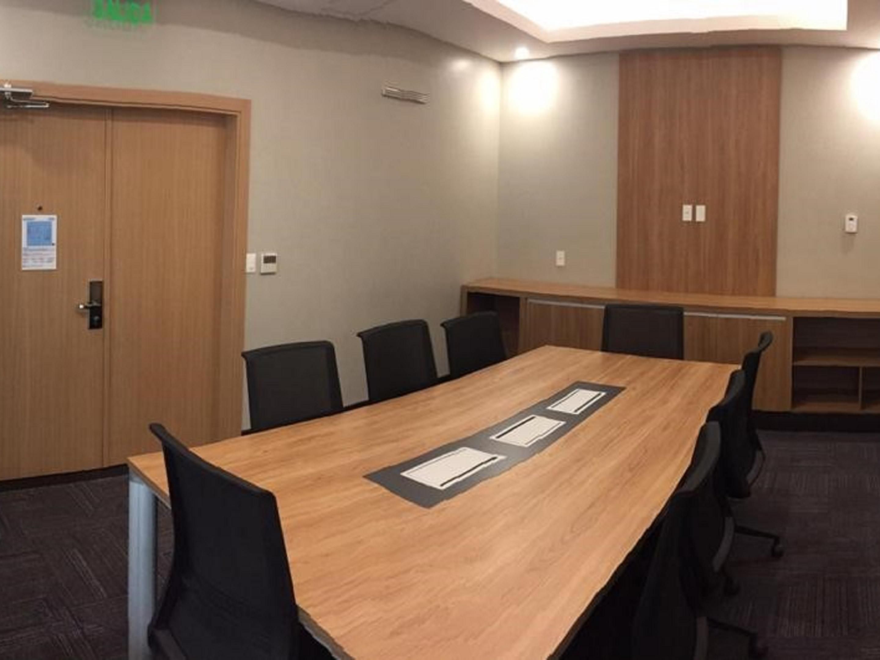 Experience our versatile 1432 feet of space for your next event.  Perfect for small to medium-sized groups, we will take care of every detail of your event  including the set up of catering and A/V equipment.