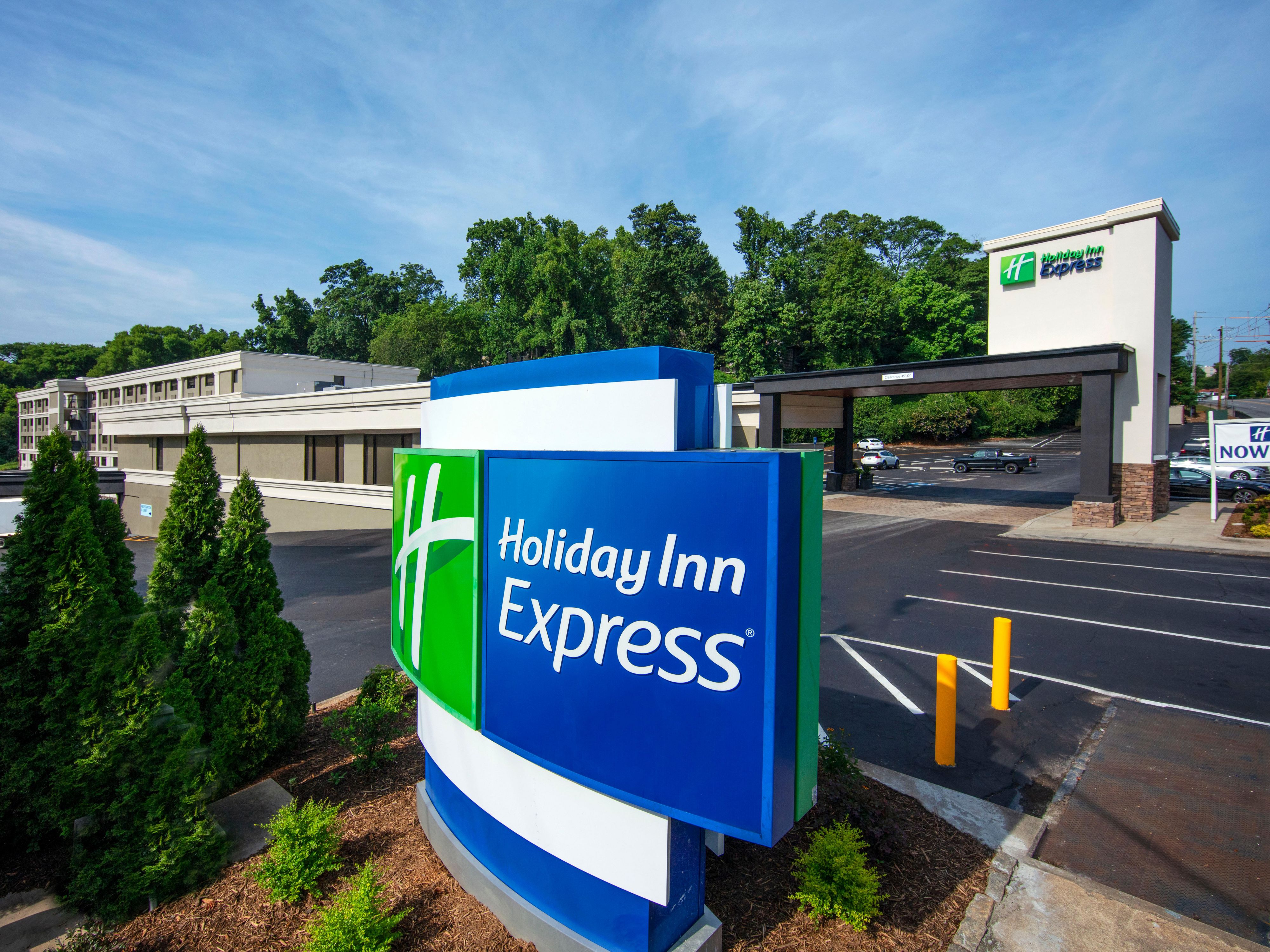 With the University of Georgia in our backyard, it is only a short walk to campus. We also have one of the flattest walks to Dooley Field at Sanford Stadium.