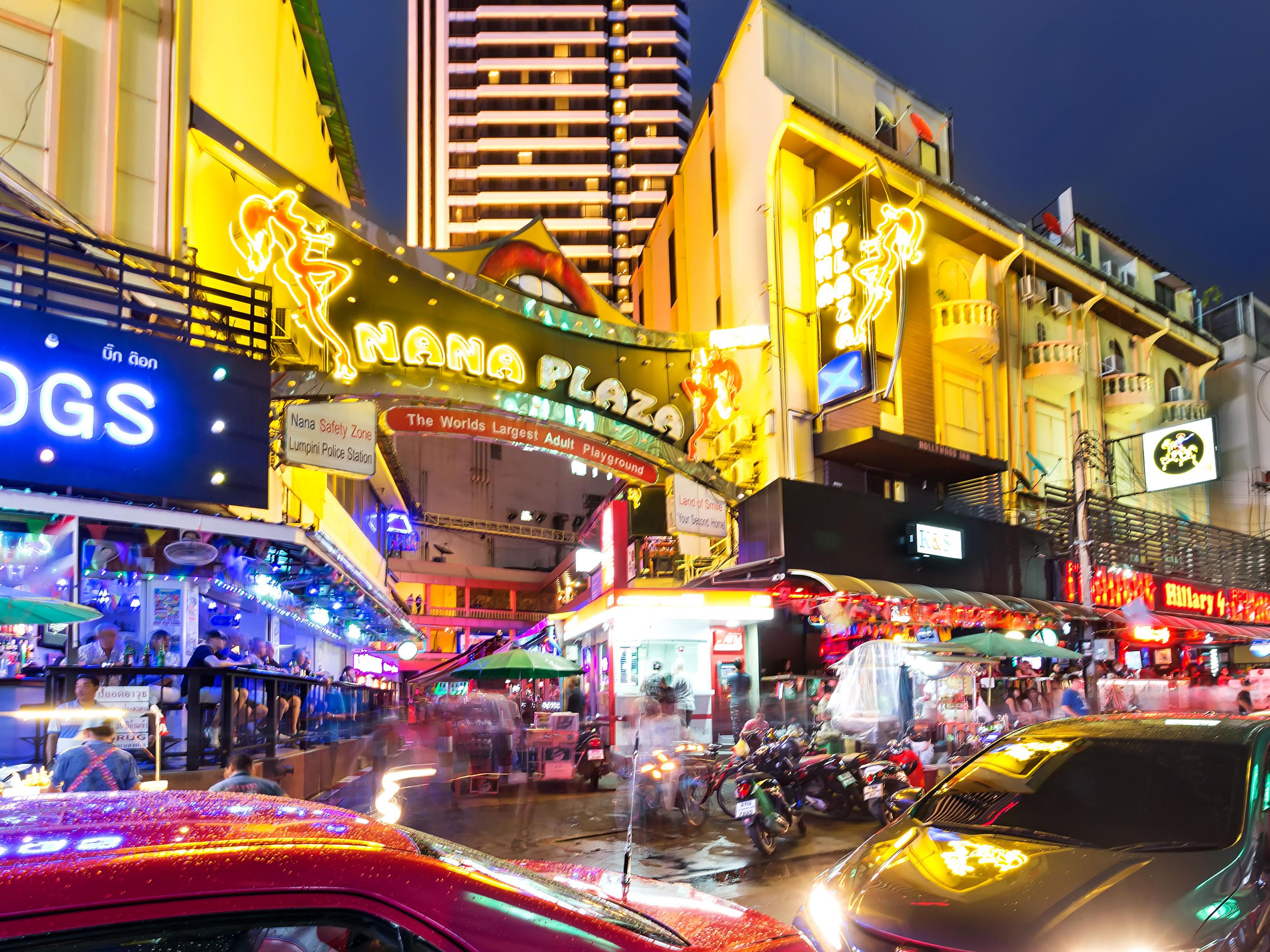Sukhumvit 11 is the new happening place for expat and international tourists as the location surrounded by unlimited international food options from street food to fine dining, day to night. 