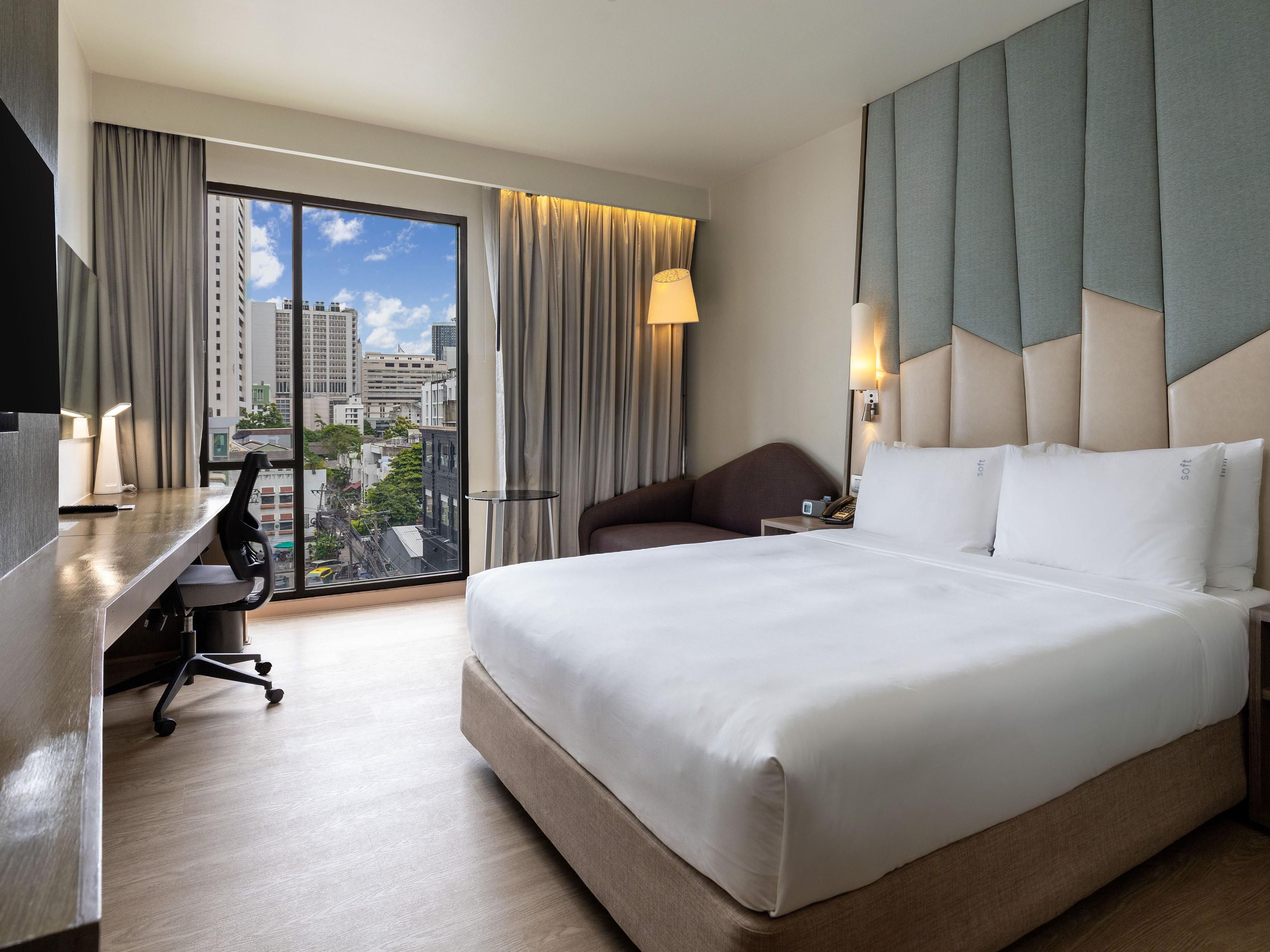 Queen Bed Room at Holiday Inn Express Bangkok Sukhumvit 11