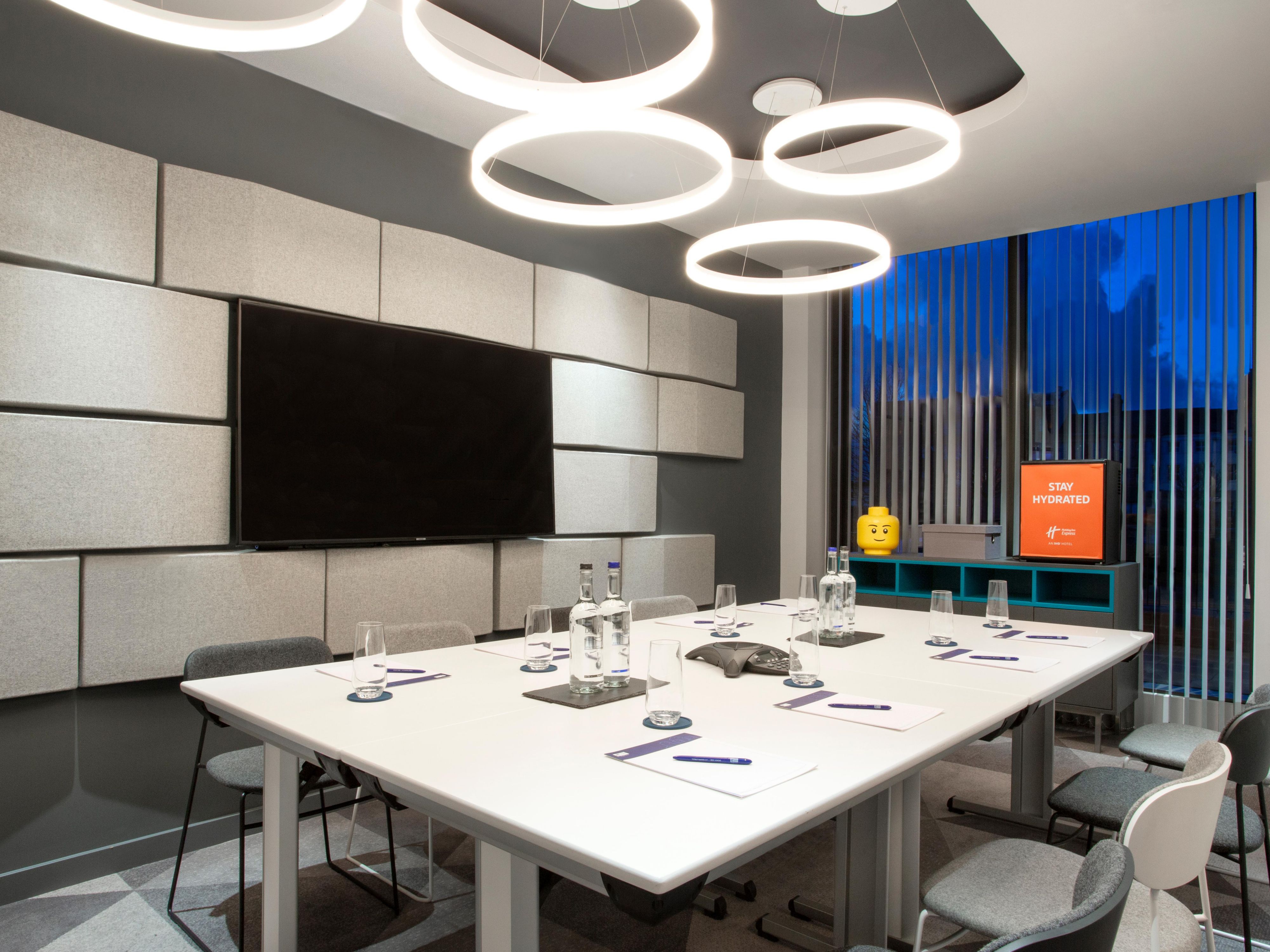 3 meeting rooms on-site, ideal for training, meetings or interviews. Capacity of 30 delegates.