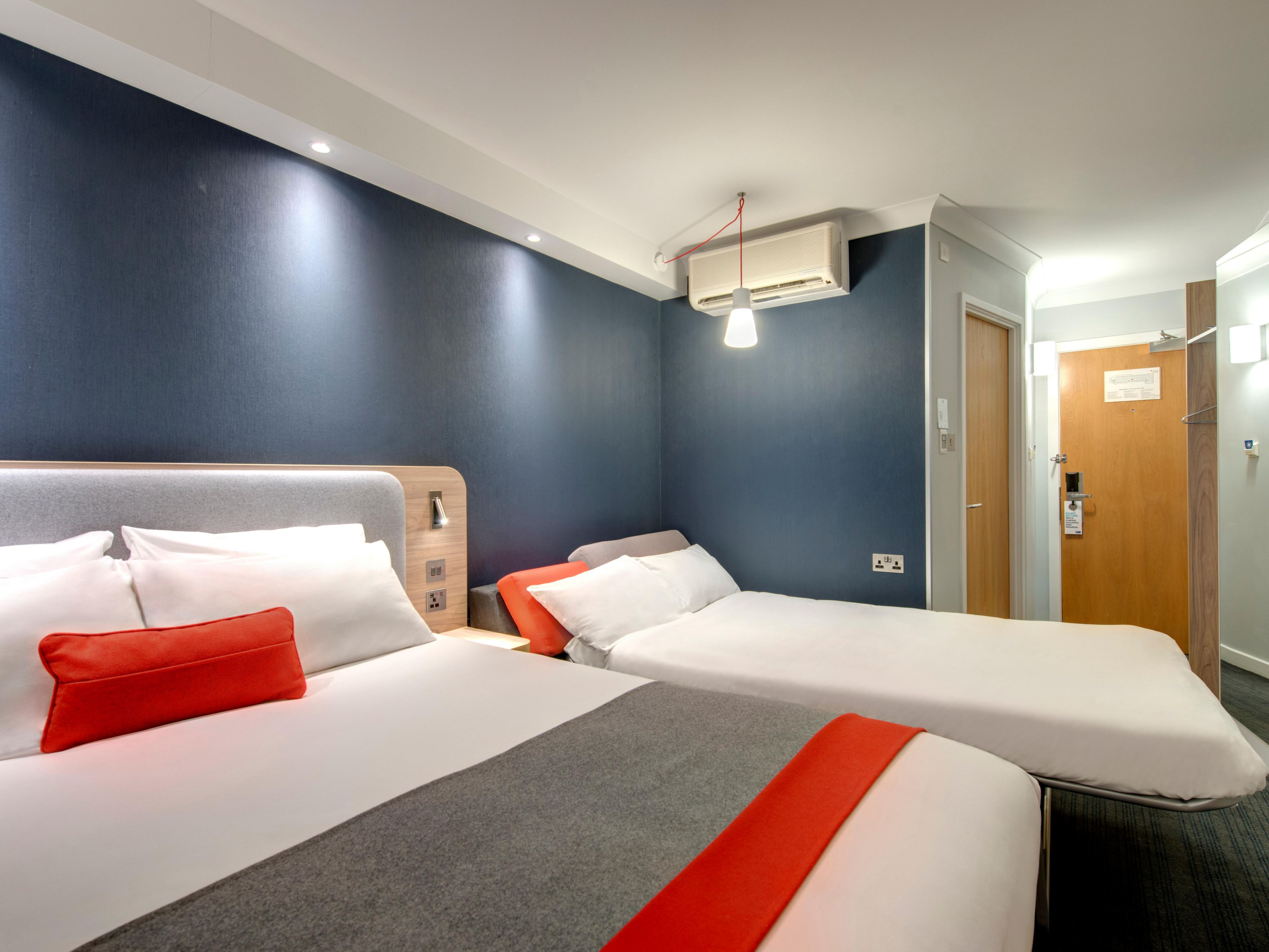 与全家人一起留下美好回忆！预订我们带沙发床的家庭客房，让孩子们尽情享受巴斯的城市假期。建议带沙发床的客房最多可容纳两名成人和两名 12 岁以下儿童。