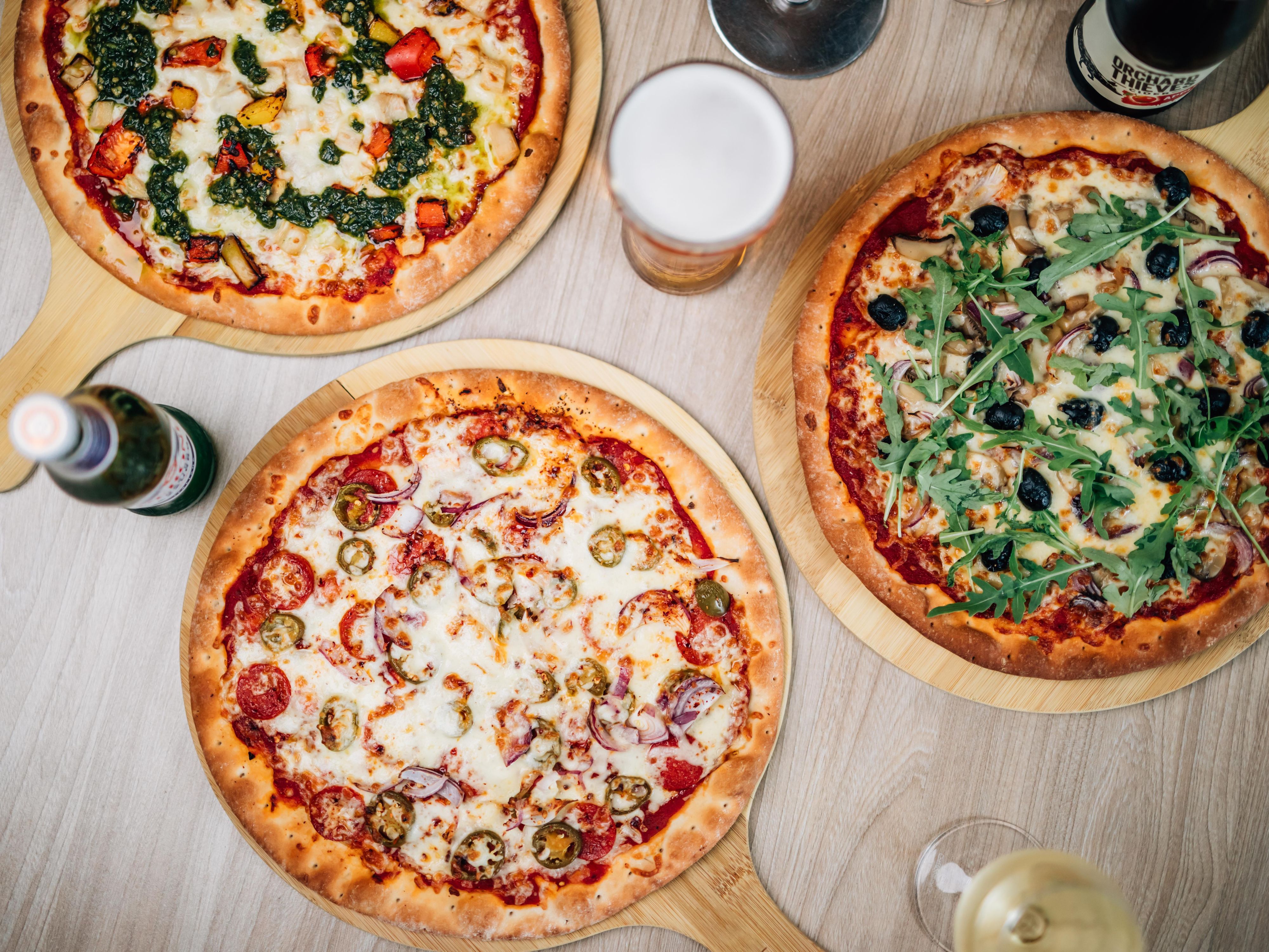 We provide a full dining service available all day. With delicious pizzas to curries and an extensive drinks menu. For further information, please contact the hotel on 02890 311909 or on mail@hiexpressbelfast.com. 