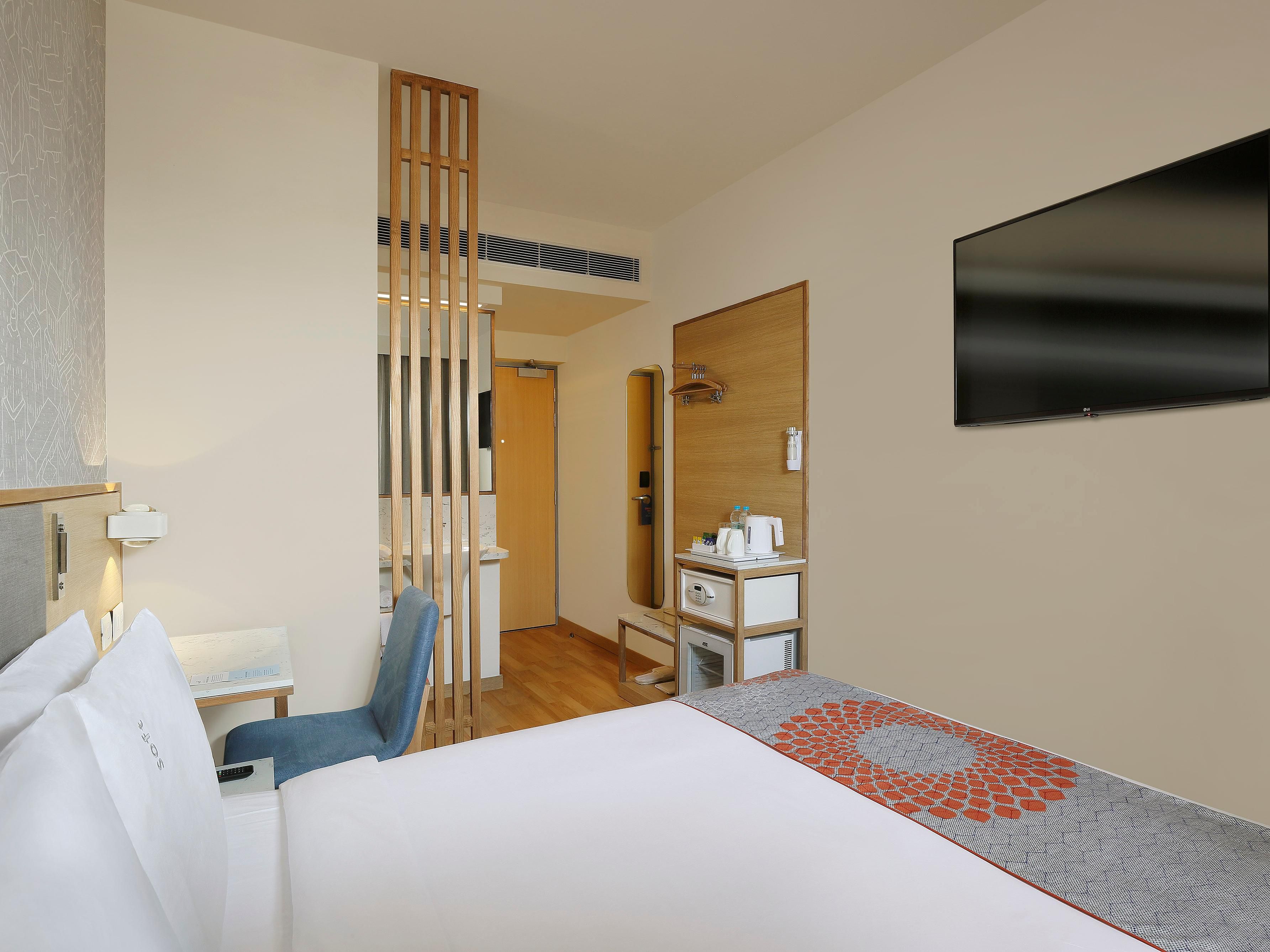 1 Queen Bed Deluxe Non Smoking