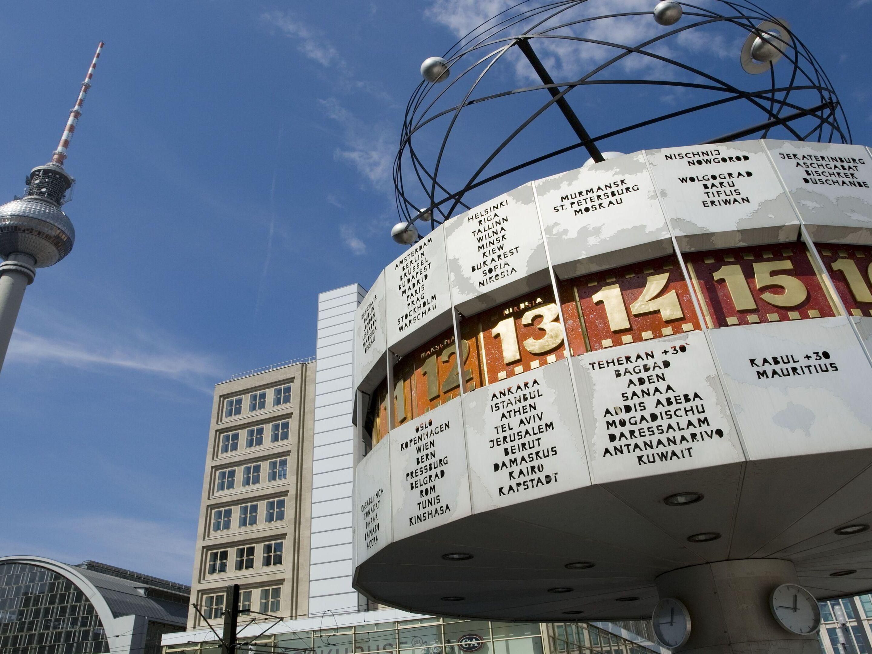 Experience the famous Green Week in Berlin – a highlight for food lovers, farmers, and culture enthusiasts! From the Holiday Inn Express Alexanderplatz, you can easily reach the fair using public transport. Discover regional specialties, international delicacies, and exciting exhibitions on agriculture, food, and horticulture – an unforgettable exp