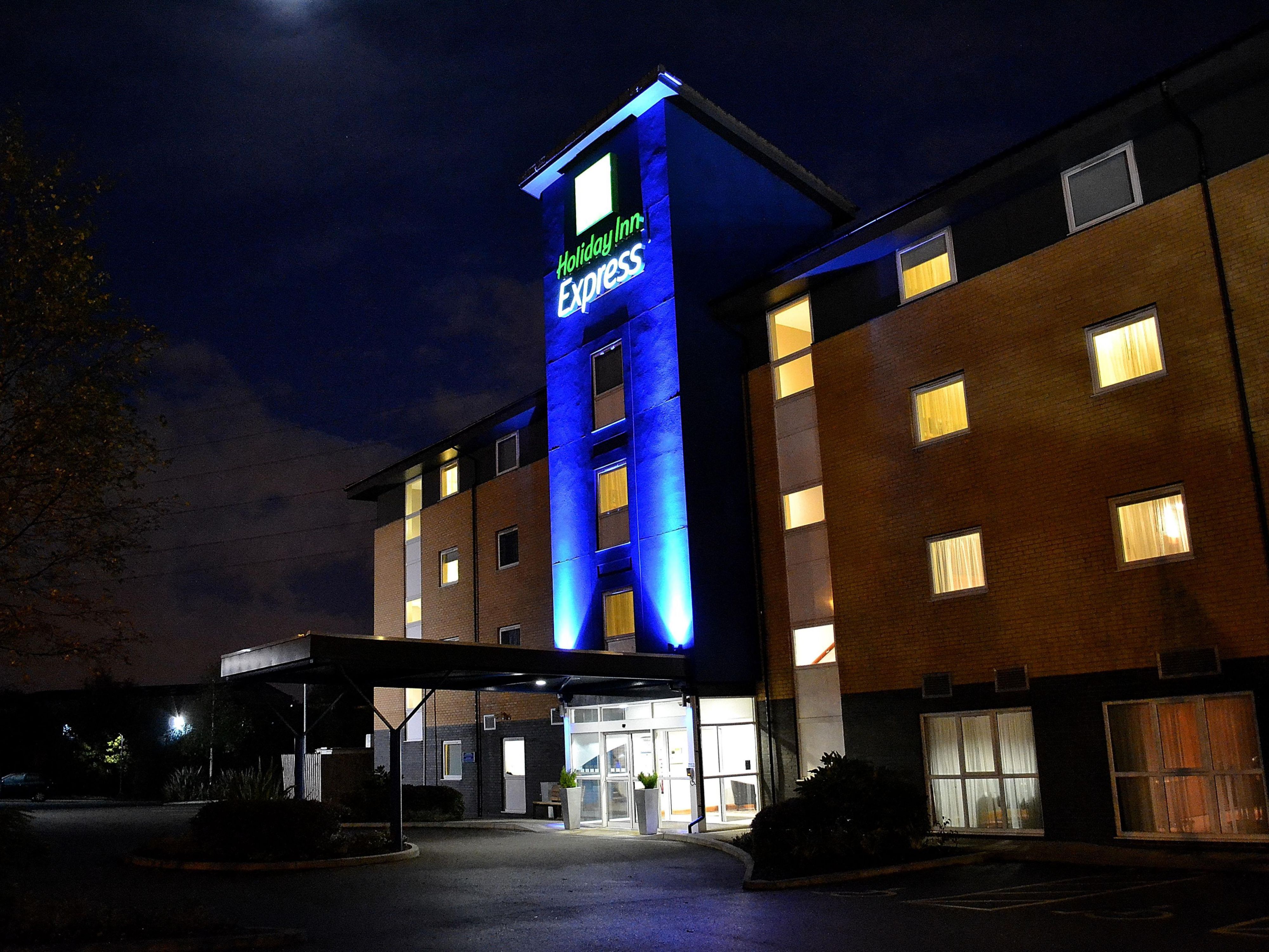 A hotel near Birminghams Star City, with free parking and breakfast included. Holiday Inn Express® Birmingham - Star City hotel is just off the M6 motorway at Junction 6 and is a 10-minute drive from the city centre.