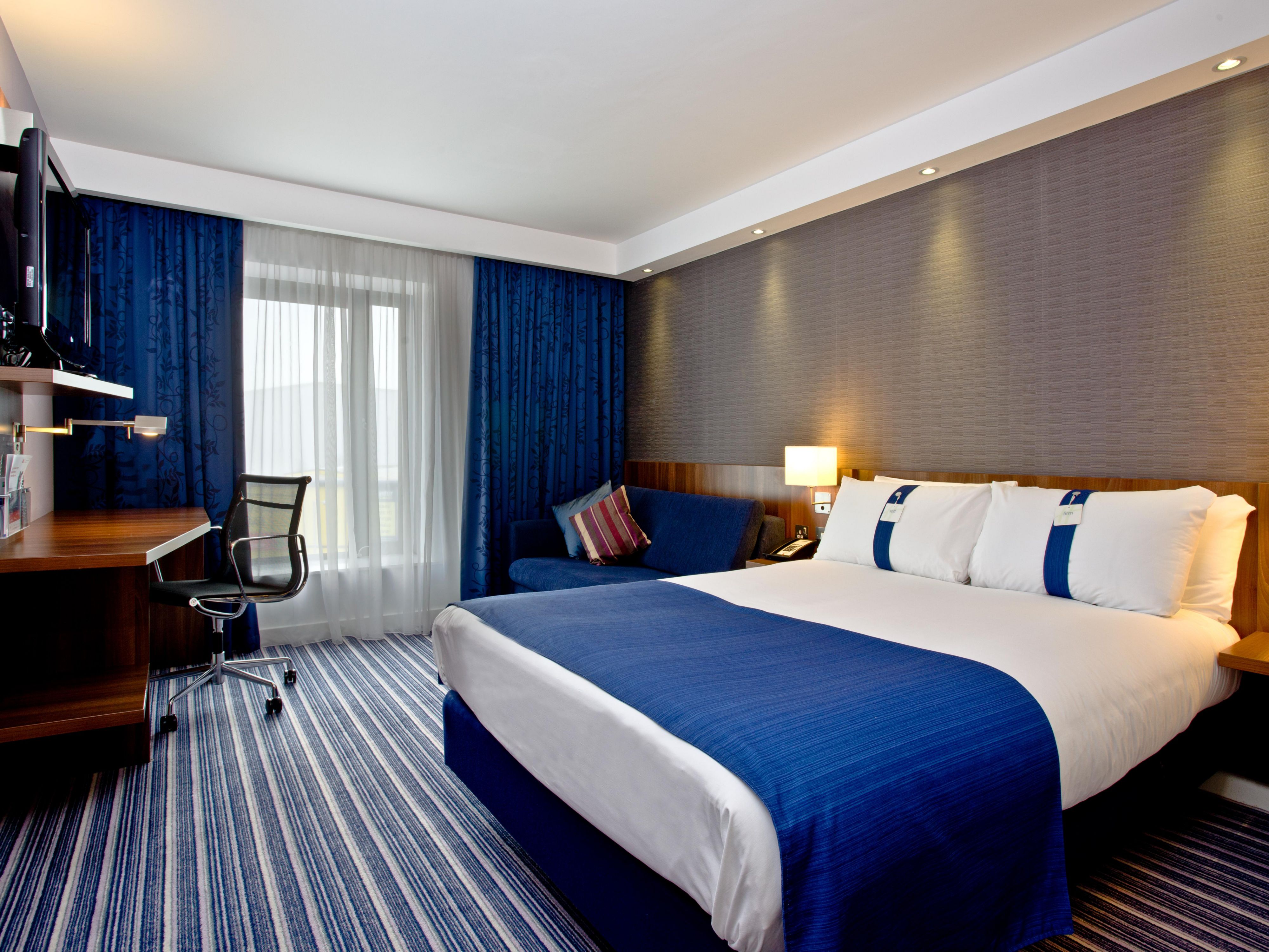 宽敞的无烟大床房（带沙发）