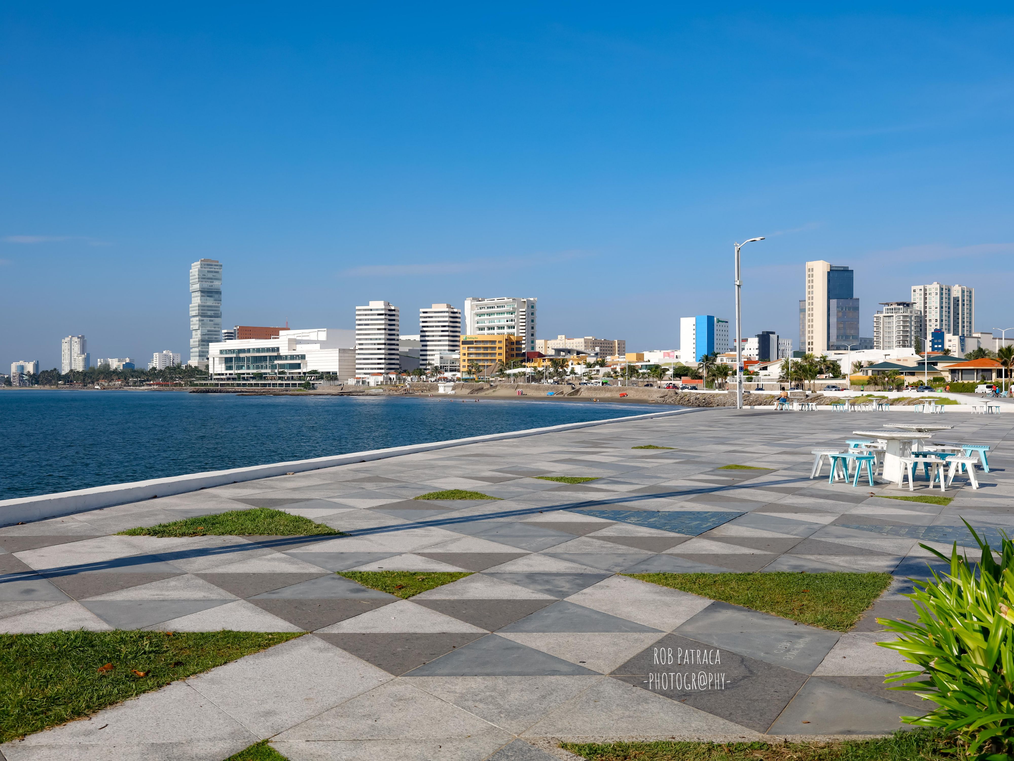 On Blvd. Manuel Avila Camacho Avila Camacho is the "Boca District" an experience for pedestrians and athletes. In this area you can take a walk in the morning or at night, ride a bike or skate, or enjoy delicious snow with an extraordinary view of the sea.