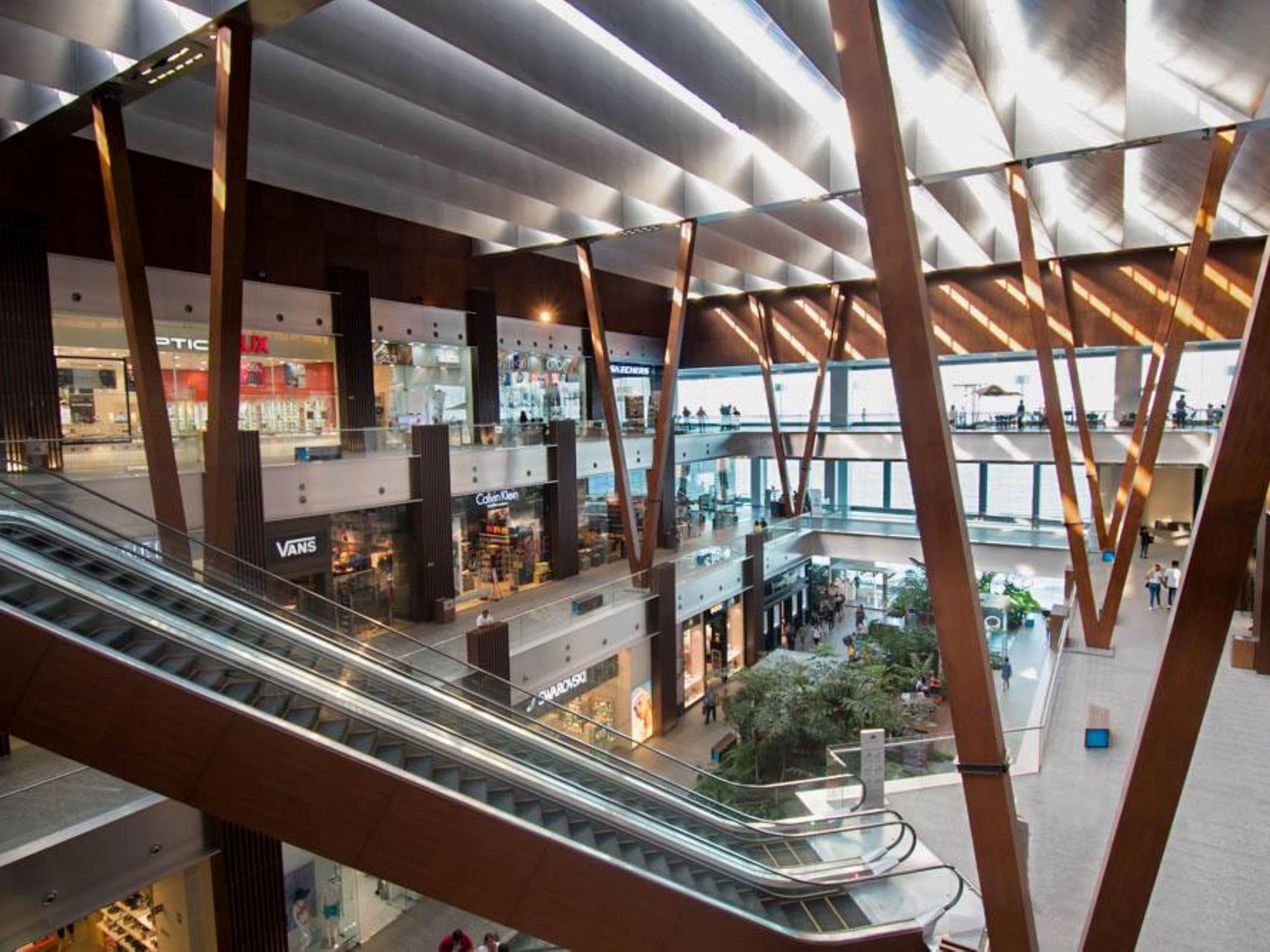 Andamar Lifestyle Center is located in a privileged area of the Veracruz - Boca del Río metropolitan area and is preferred by locals and tourists because it brings together premium brand boutiques and also offers a restaurant area by the sea, which has open terraces in where you can enjoy the marine environment and the wonderful view of the sea.