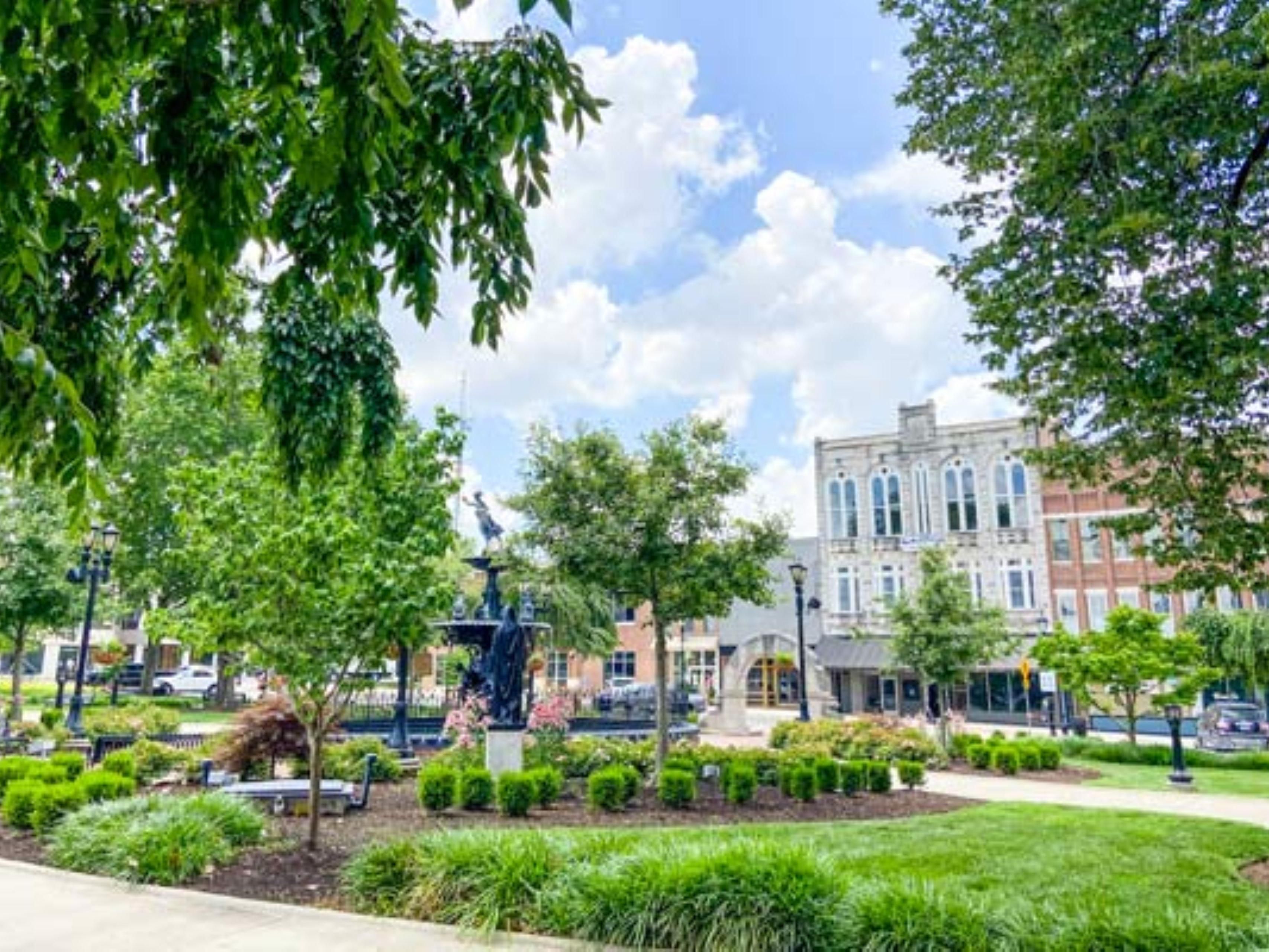 Experience small town charm in downtown Bowling Green and Fountain Square. Full of exploration and shopping experiences, you'll find a little something to do downtown!