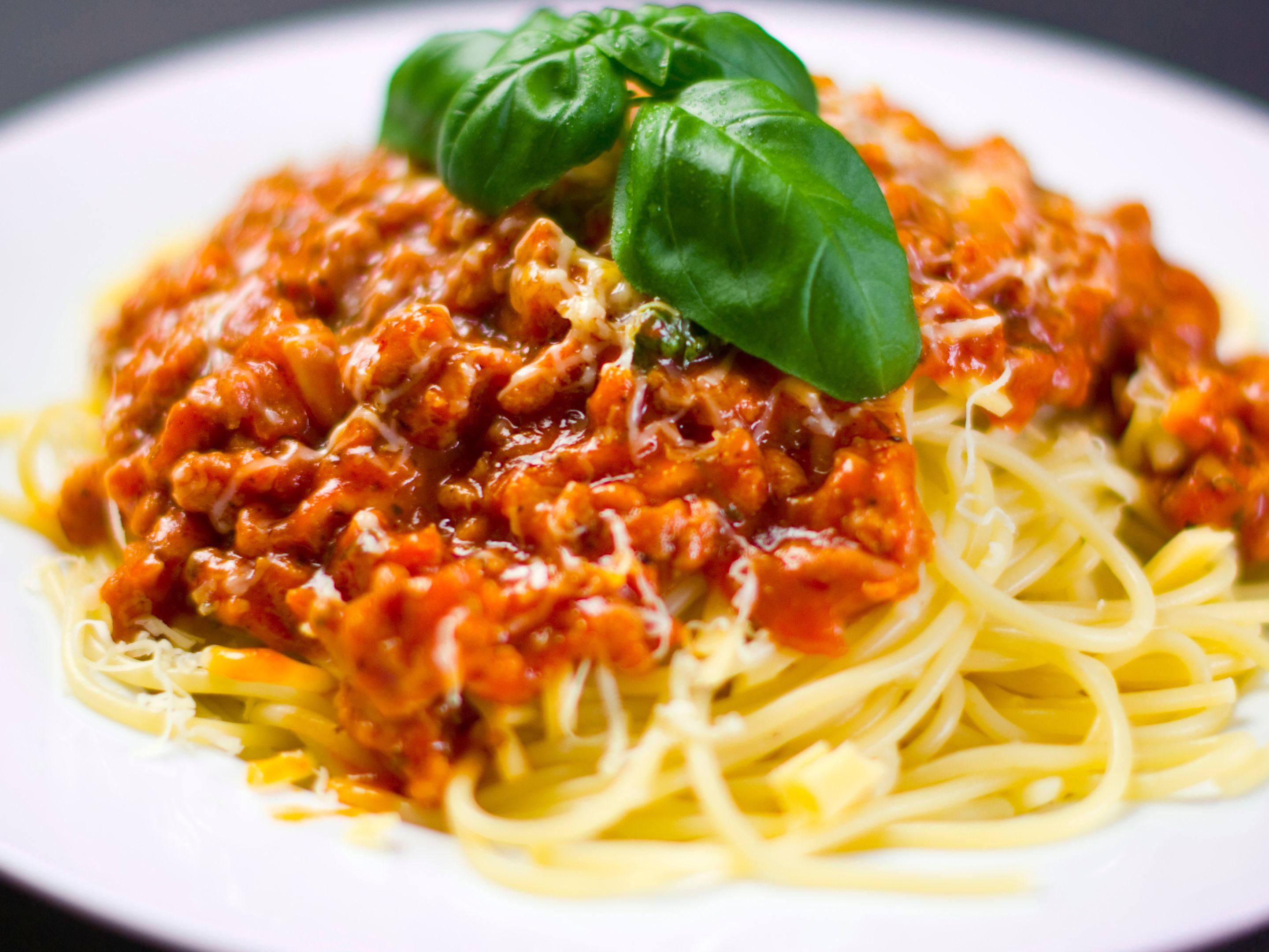 We now offer dining at the hotel.
Our Restaurant offers some great dining options, so all you have to do is get yourself a pint of ale from the Lounge Bar and relax and enjoy a home-cooked meal at Holiday Inn Express Braintree. 