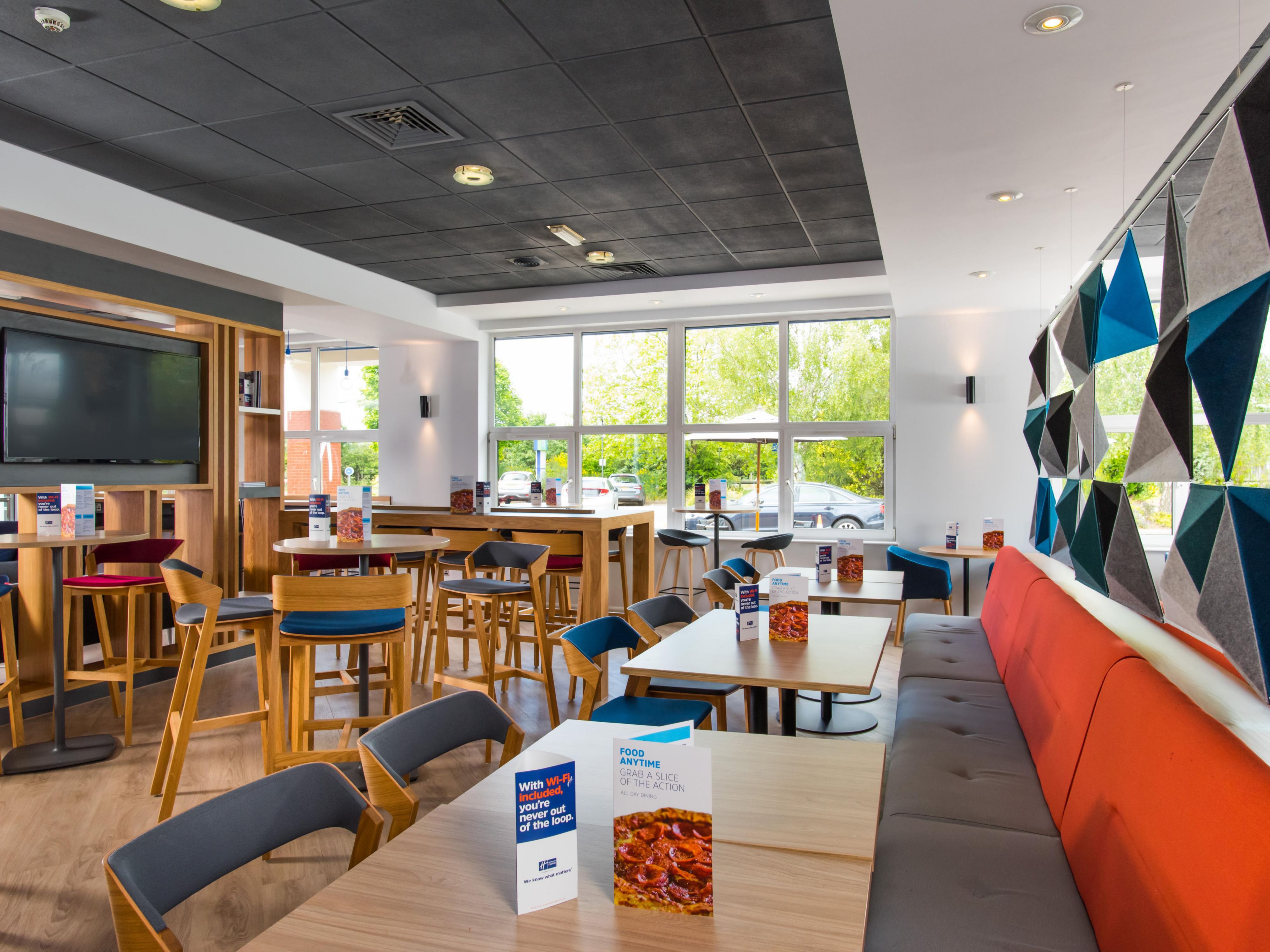 Peelers offers a relaxed atmosphere to enjoy appetizers, dinner or something sweet in the lounge. Or unwind with a drink where big-screen TVs and a relaxed atmosphere make it easy to recharge. The menu includes a large selection of drinks — beer and wine — along with nibblers, yummy desserts, and dinner favorites like burgers and pizza.