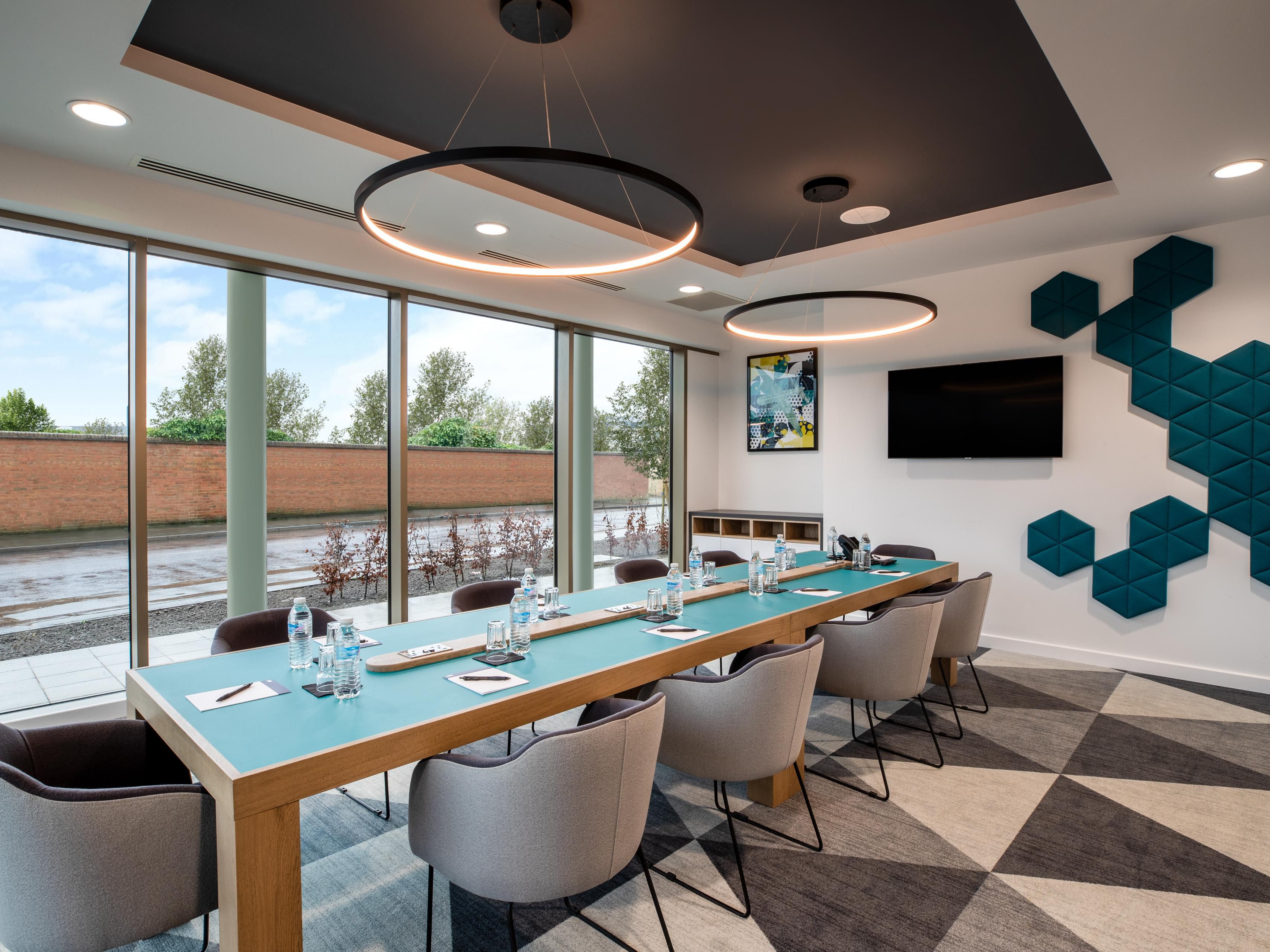 When hosting a Meeting for Good planners can expect efforts in place to support sustainable gatherings. Our air conditioned meeting room is available for small meetings up to 10 guests boardroom style. Catering can be provided. 
The hotel also offers a public lounge area ideal for informal meetings and a  great space to meet.