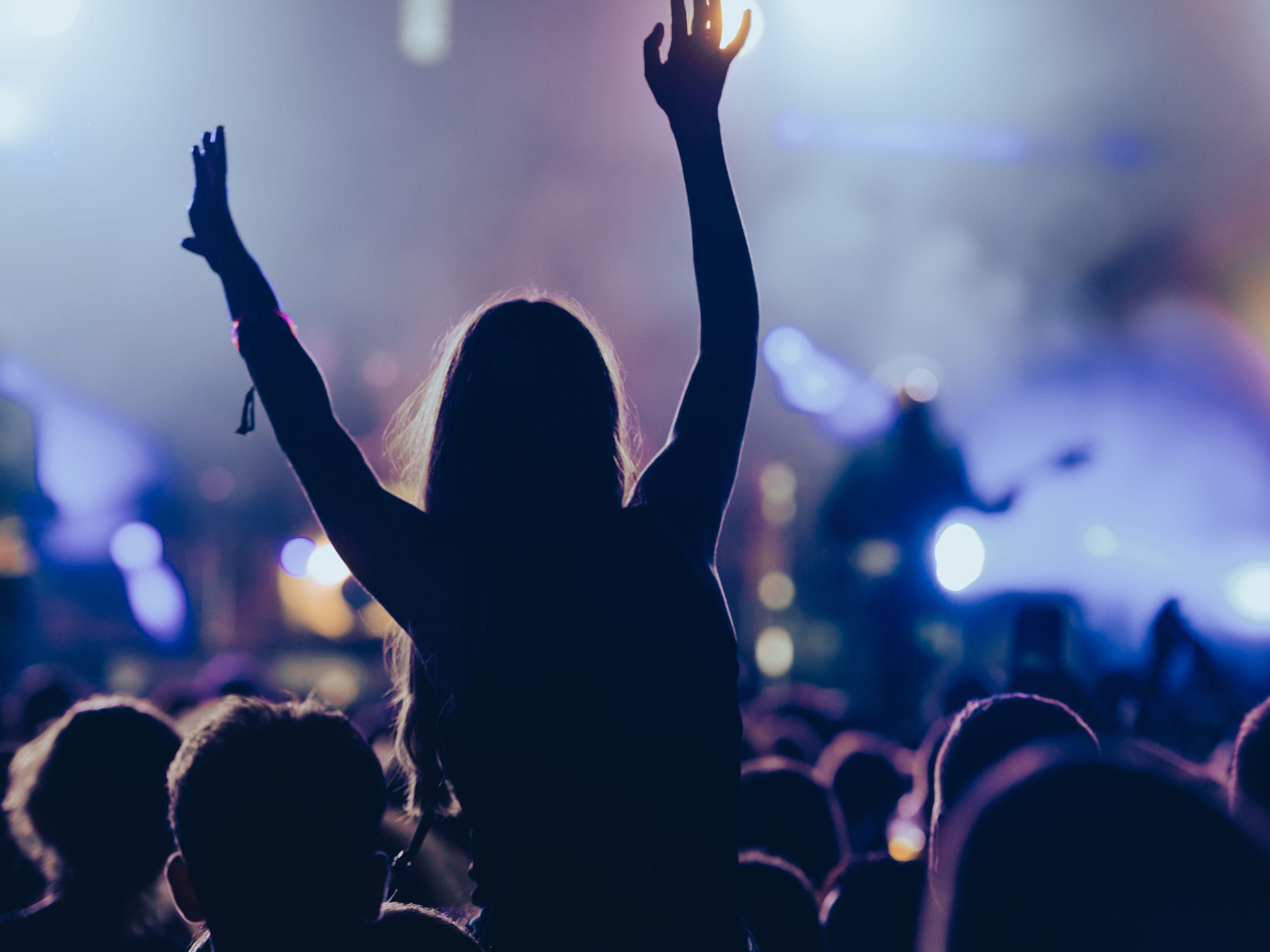Experience the vibrant culture of Cardiff at Holiday Inn Express Cardiff Bay, just minutes from historic Cardiff Castle. Enjoy live music events, summer open-air concerts, and performances by renowned artists. Stay with us for easy access to Cardiff Castle’s top music events. 