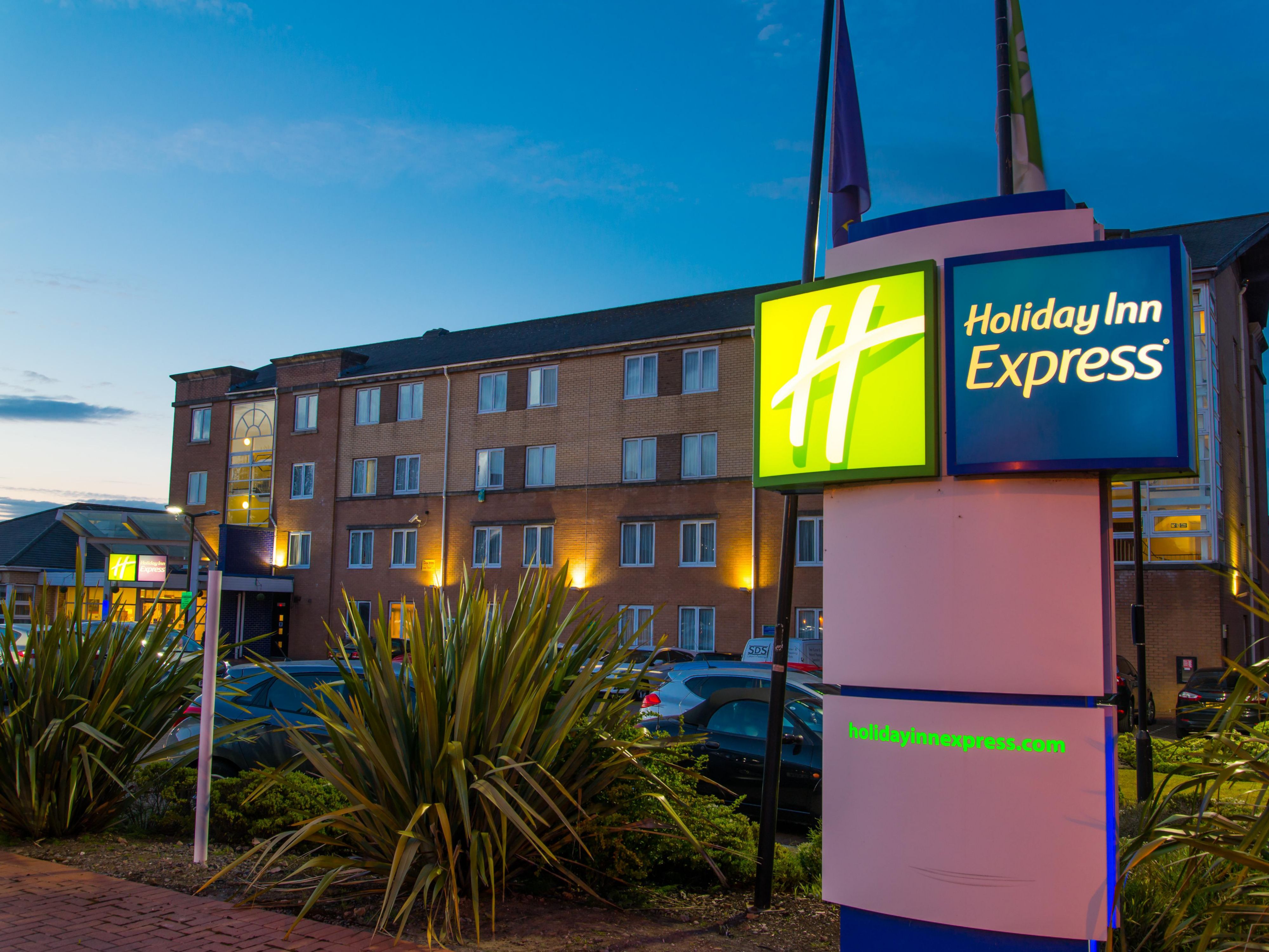 Enjoy hassle-free parking at Holiday Inn Express Cardiff Bay! Our private onsite car park offers secure spaces with barriers and cameras for just £10 per day, no advance booking needed. EV charging is available for a fee at four dedicated spots. Simply arrive, park and check-in. 