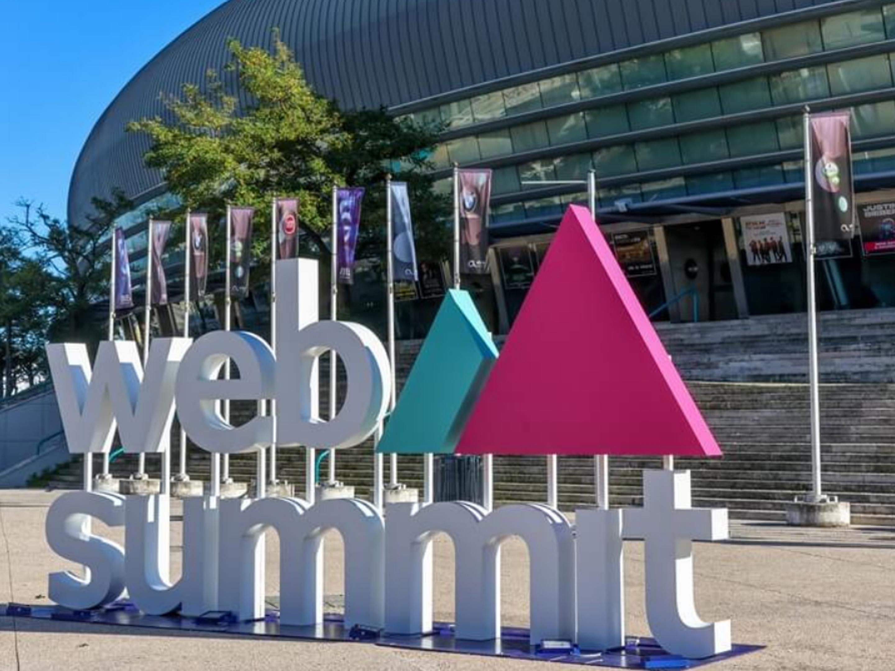 Web Summit 2025, taking place from November 11th to 14th in Lisbon, is one of the world’s largest technology conferences, bringing together industry leaders, startups, and innovators from across the globe.
Stay at Holiday Inn Express Alfragide, with several transport options available to the event venue, including Uber, taxi, and public transit.
