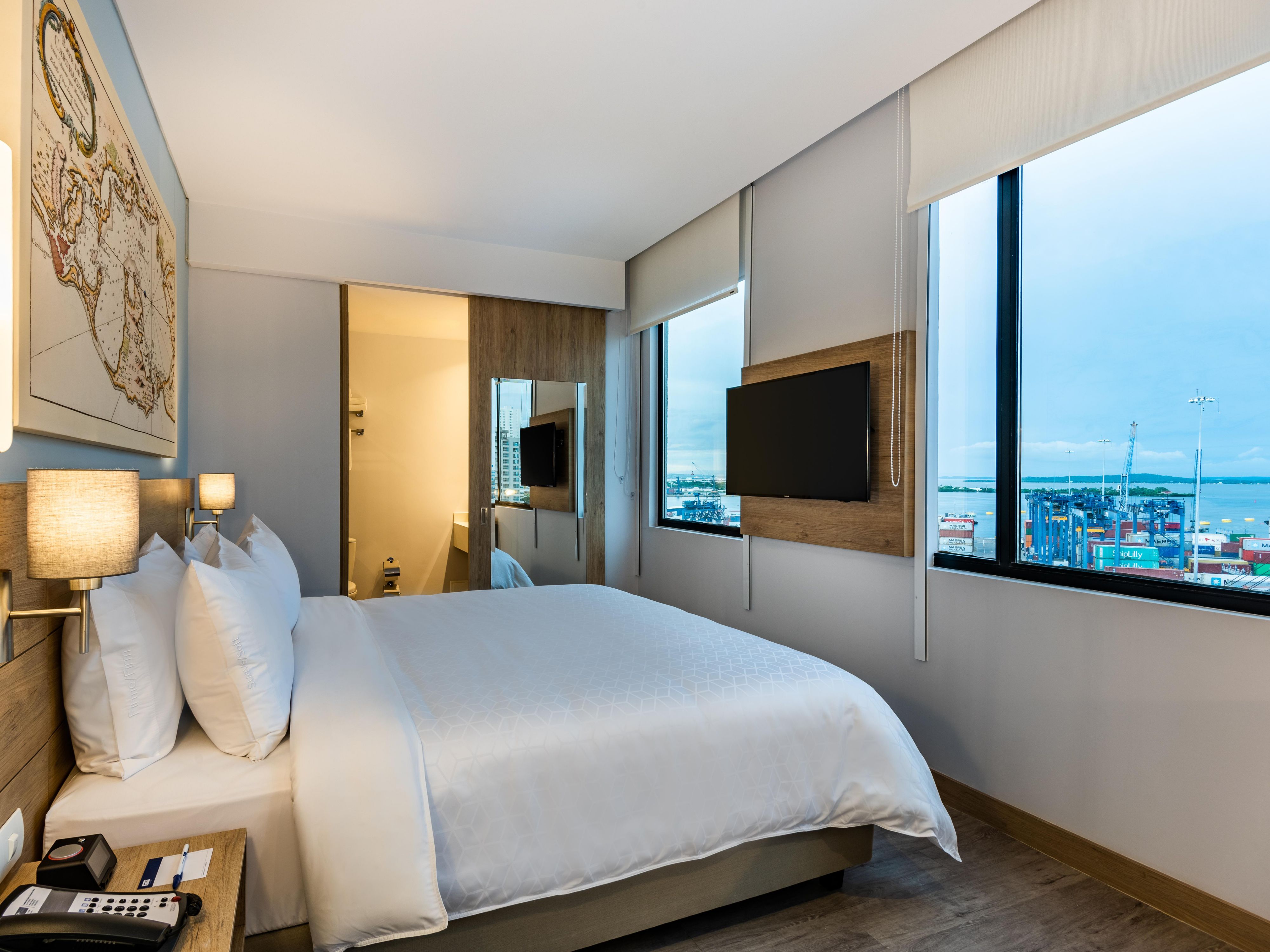 Our hotel is located just 5 minutes from the Port Authority, Cruise Terminal, and Marina Santa Cruz. It’s the ideal choice for groups and business travelers visiting the Port of Cartagena or embarking on a cruise. For reservations, contact us at reservas@hiexcartagena.com.