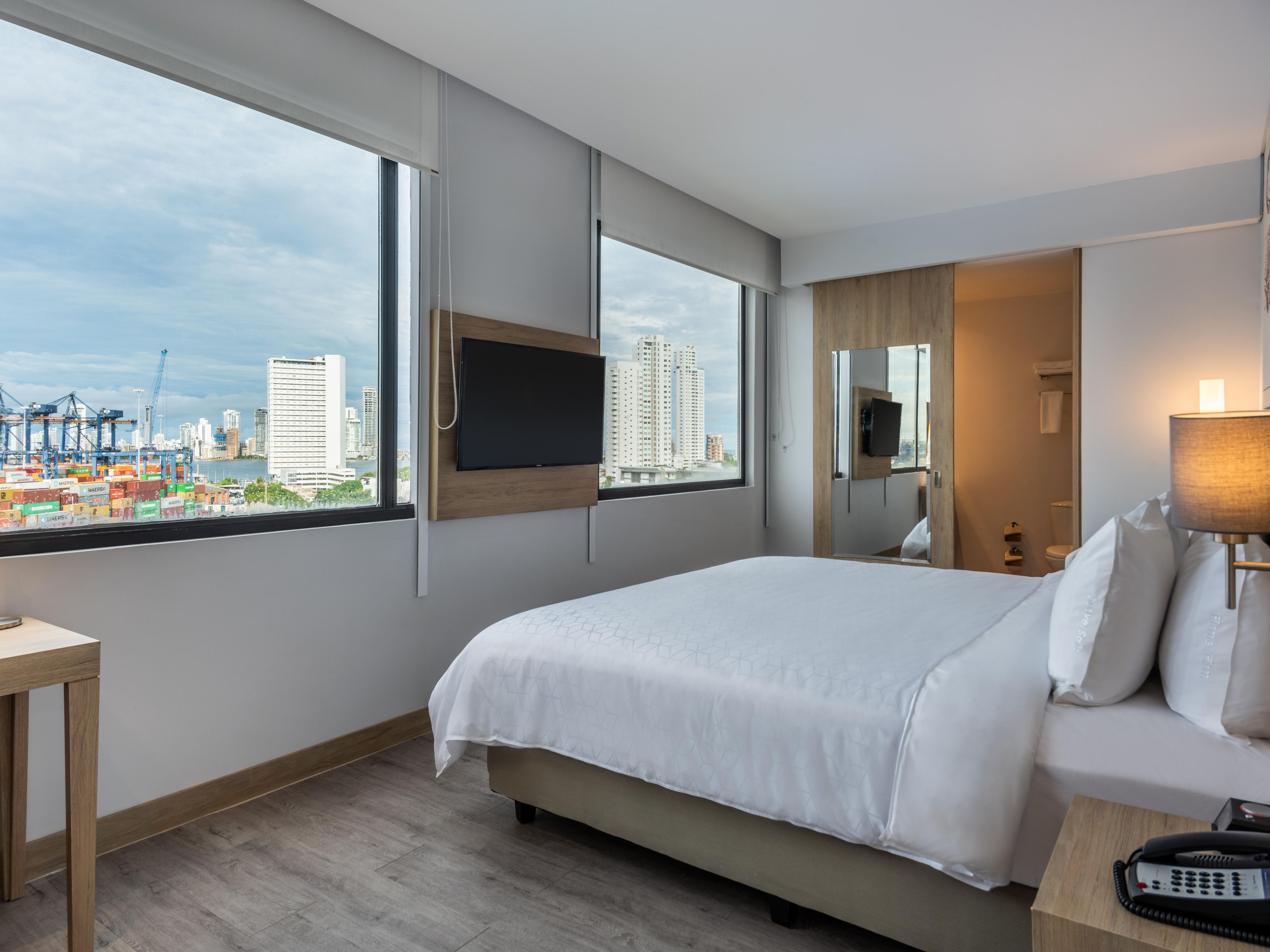 The Holiday Inn Express Cartagena Manga is located just  8 minutes from Centro de convenciones  Julio Cesar Turbay. We’re offering a special rate for attendees of 21ª Conferencia Internacional sobre Palma de Aceite
Contact us at reservas1@hiexcartagena.com, call +57 322 841 4831, or click the link to book your stay.