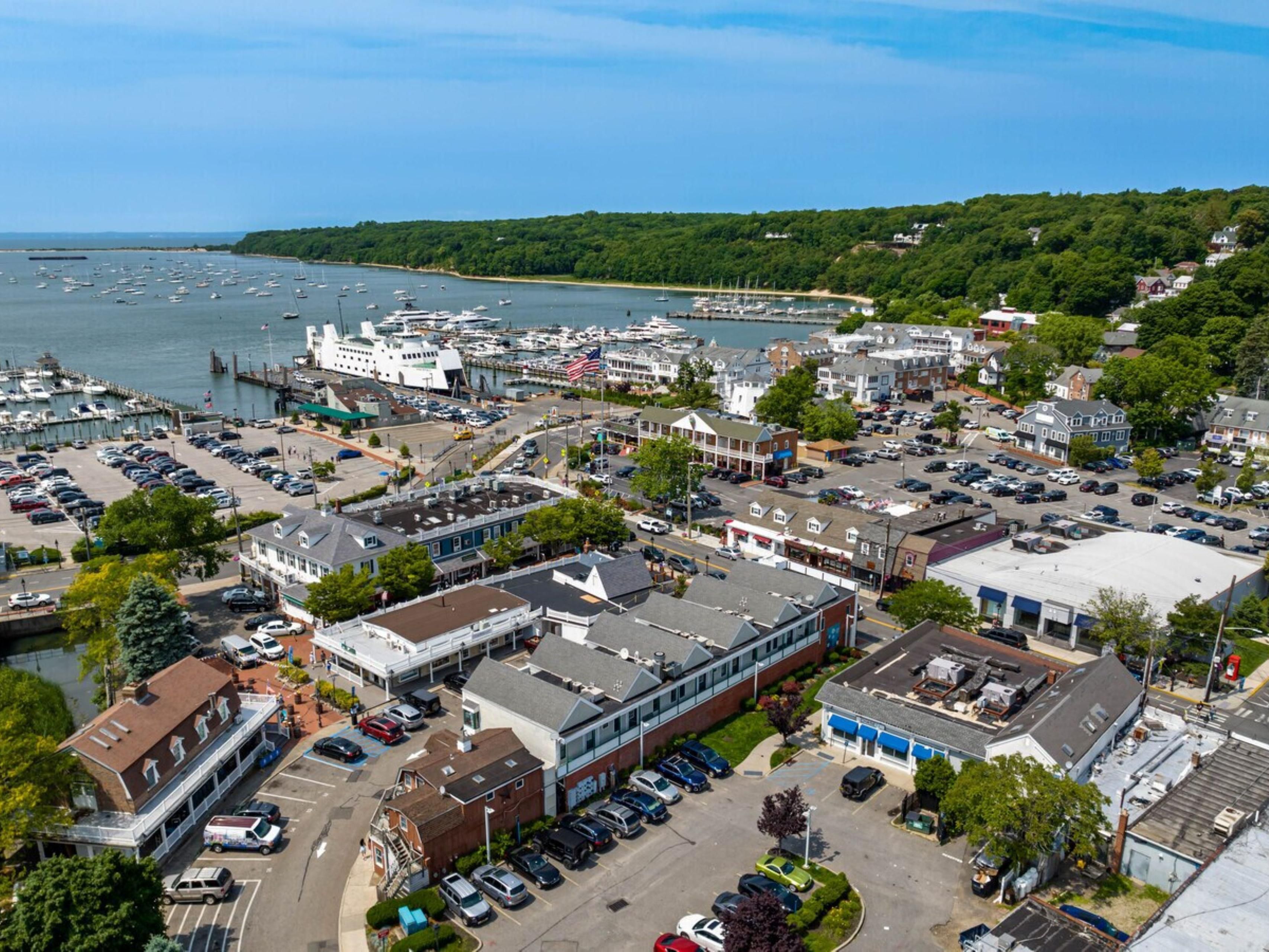 Visit the Harborfront Park and Pt Jefferson Village Center, a focal point for many educational and social activities, including historic exhibits, outdoor movies and concerts.  The Long Island Musuem is a wonderful place of discovery and learning for the entire family.
Experience a seaside charm as you stroll the walkable village and boutiques.