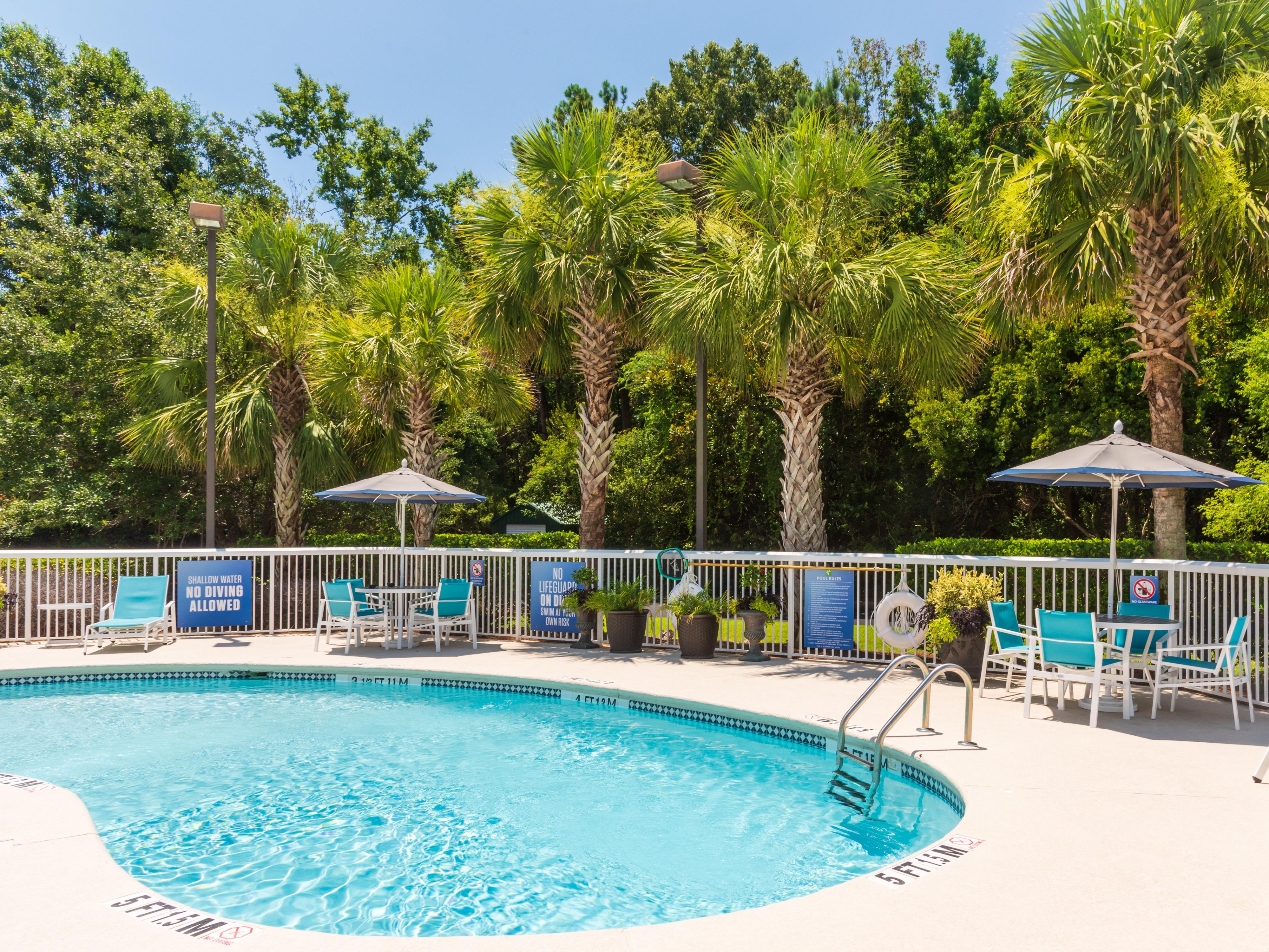 Holiday Inn Express Charleston - Outdoor Pool