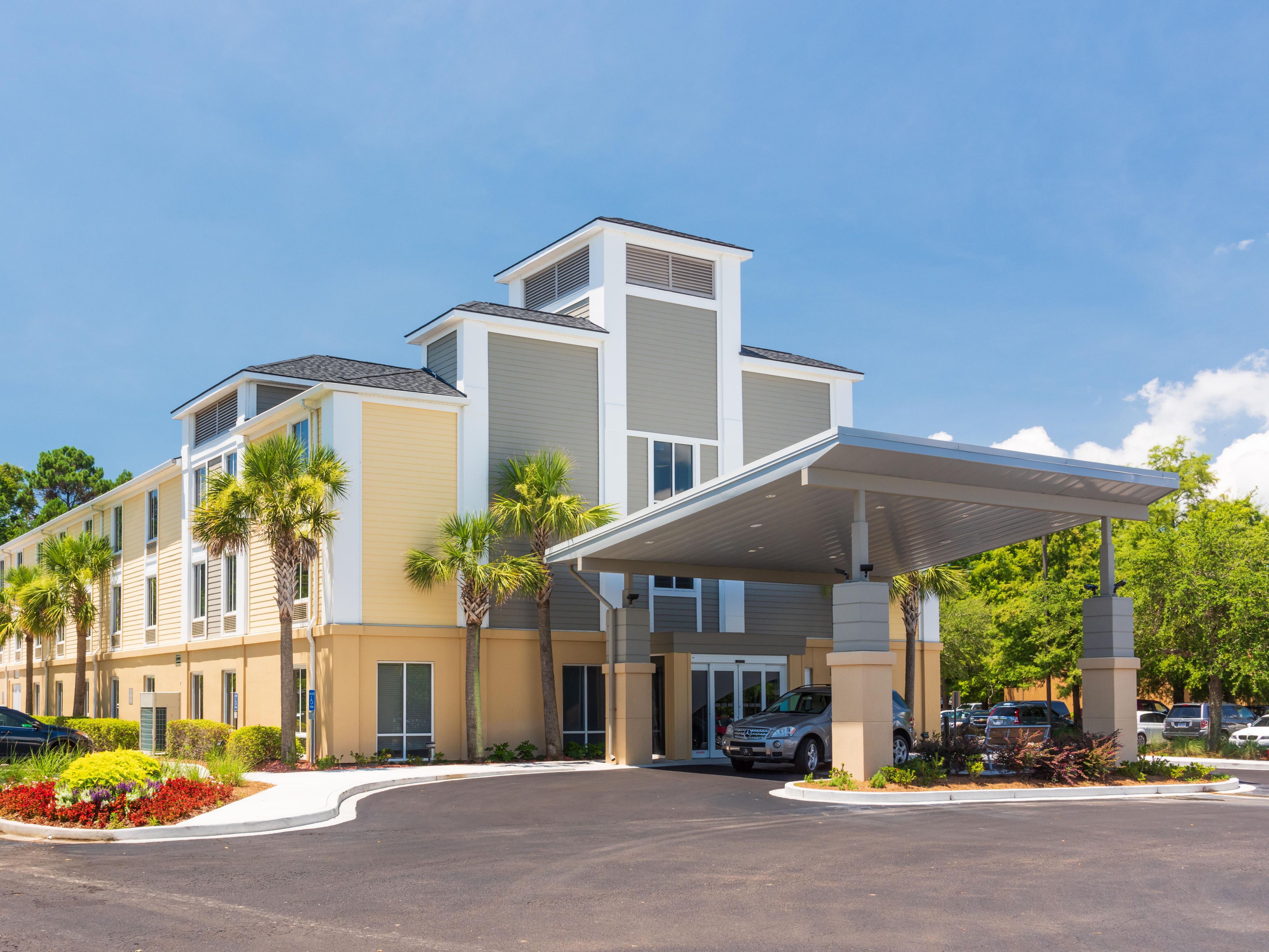 Holiday Inn Express Charleston - Daytime Exterior