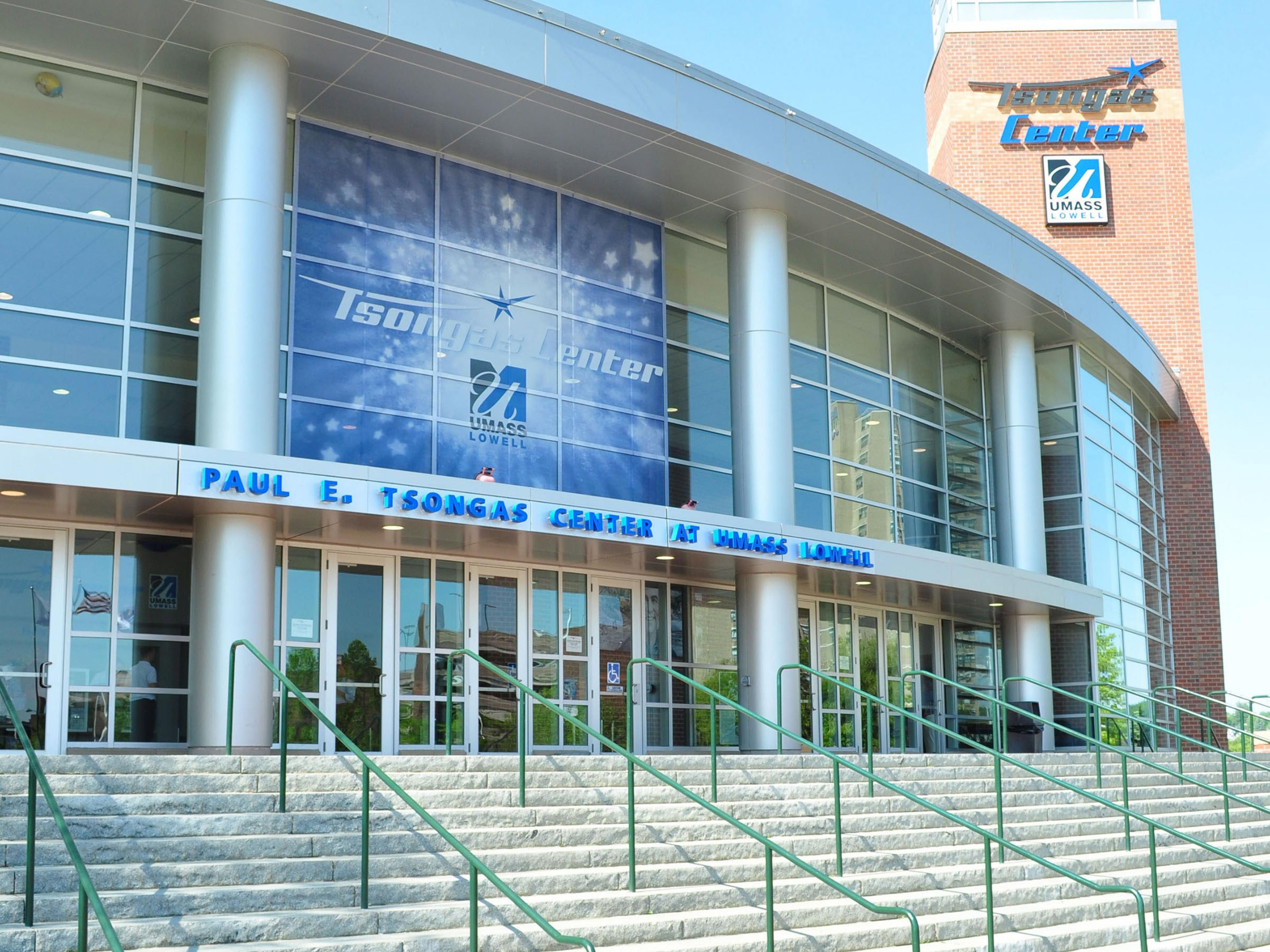 The Tsongas Center at UMass Lowell is one of Massachusetts finest venues providing quality entertainment for all ages. The Tsongas is home to the NCAA Division I UMass Lowell River Hawks Hockey and Basketball teams. Located just 15 minutes away from the Holiday Inn Express Chelmsford. 
