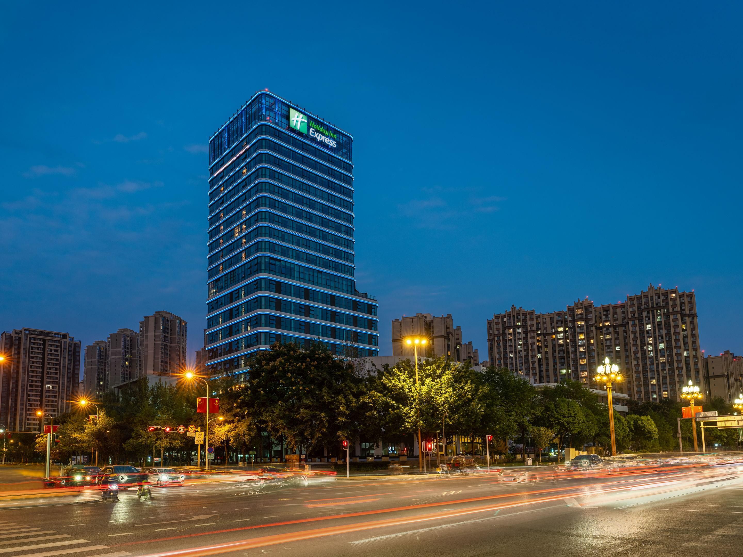 The new hotel is close to the nucleic acid detection point, and the surrounding is the library and cultural center. The environment is very good