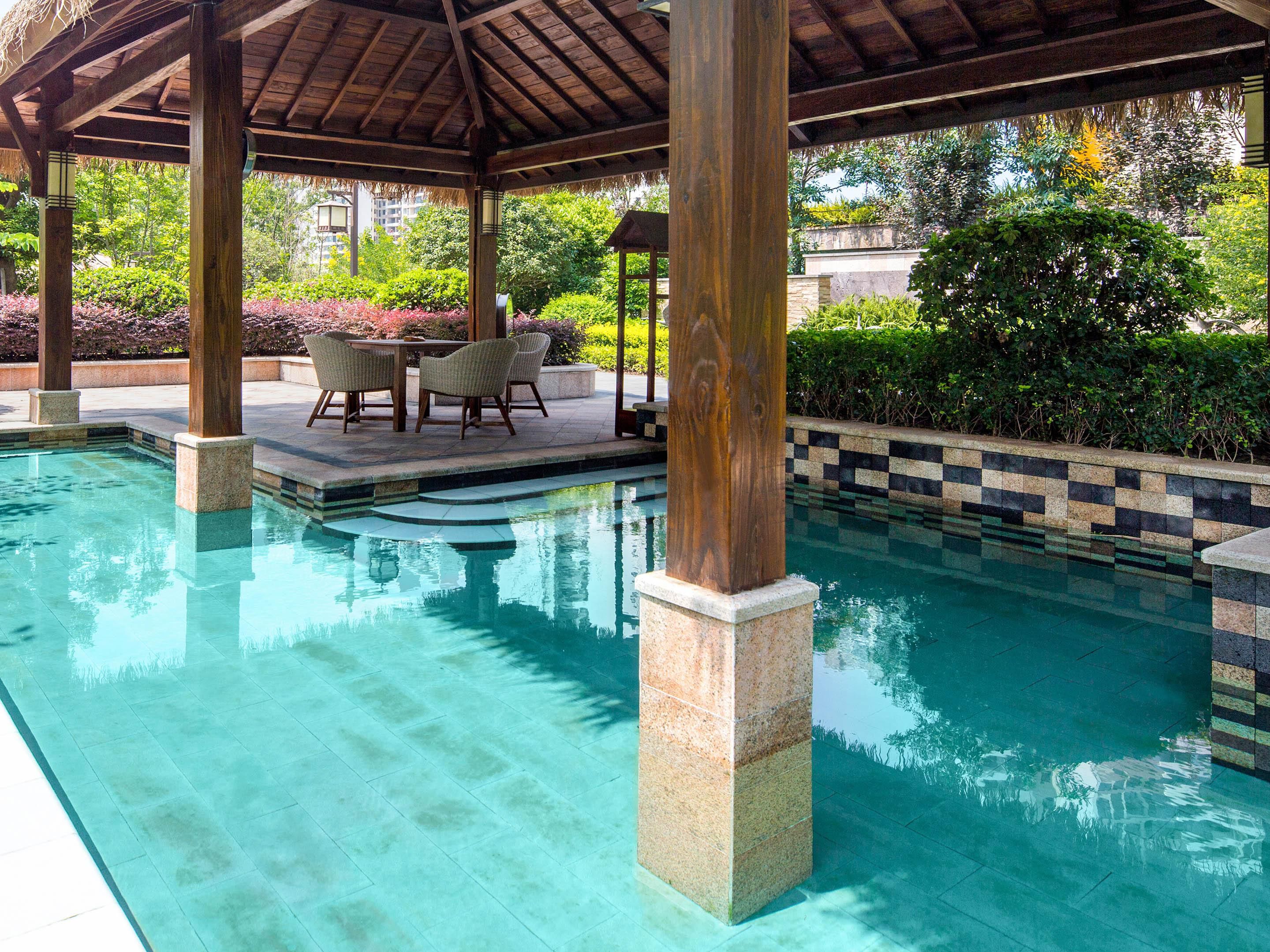 蜀乐池温泉集合了休闲、度假、亲子旅游为一体的温泉水乐园，配套棋牌、KTV、影音室等综合休闲娱乐项目，是距离成都市区较近的温泉。