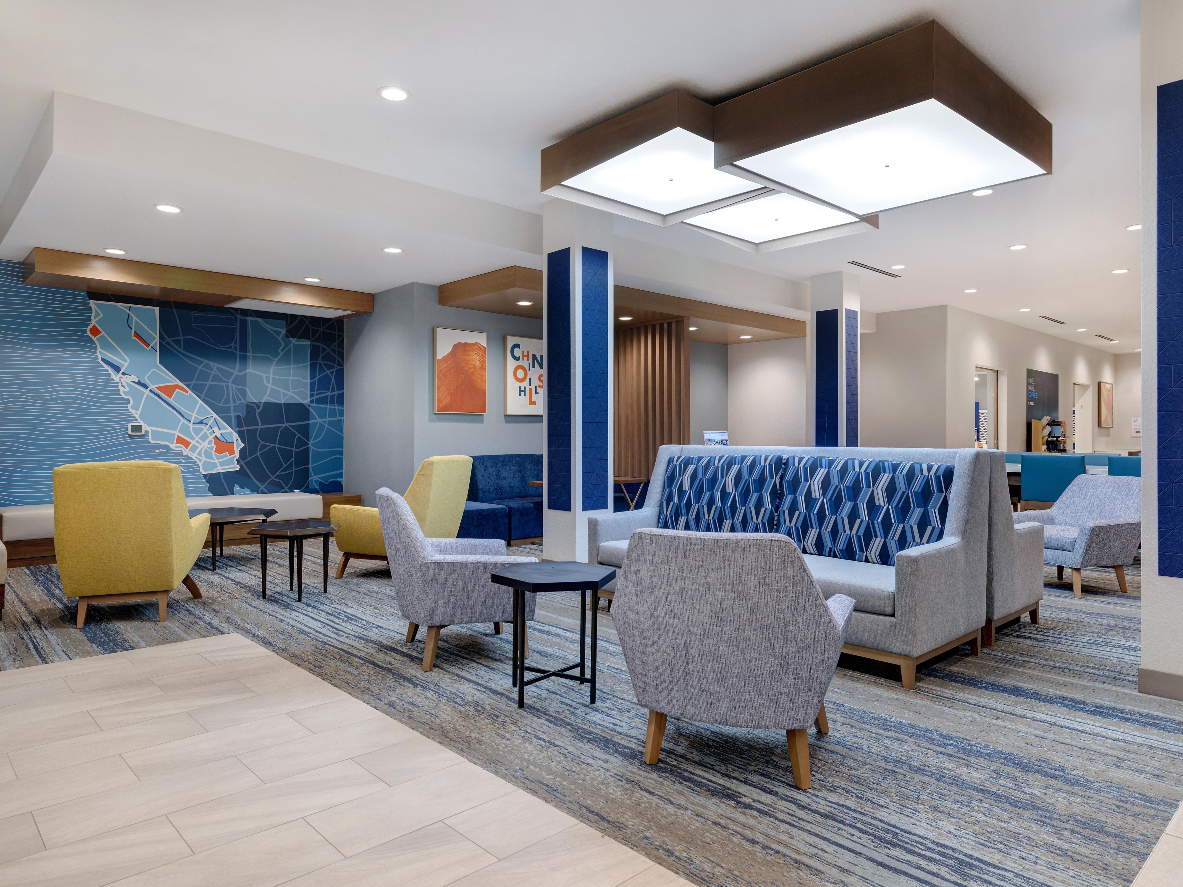 Explore our spacious hotel with features including an outdoor coutyard, heated outdoor pool, meeting space, a fitness center and more! 