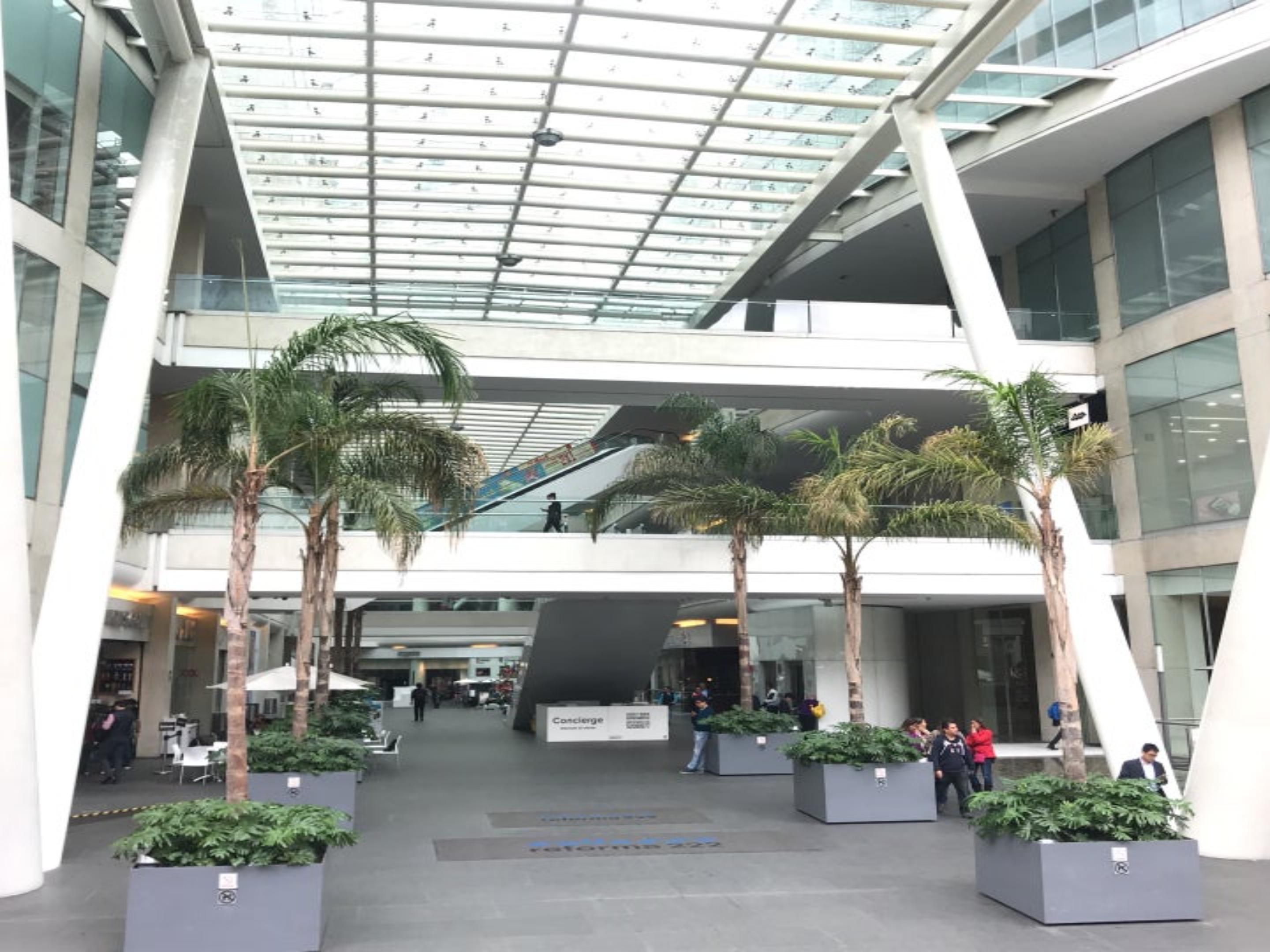 Enjoy the best location! Paseo de la Reforma is the most important and iconic avenue in Mexico City and the country. We are located next to the Reforma 222 shopping center and just a short distance from the iconic Angel of Independence.