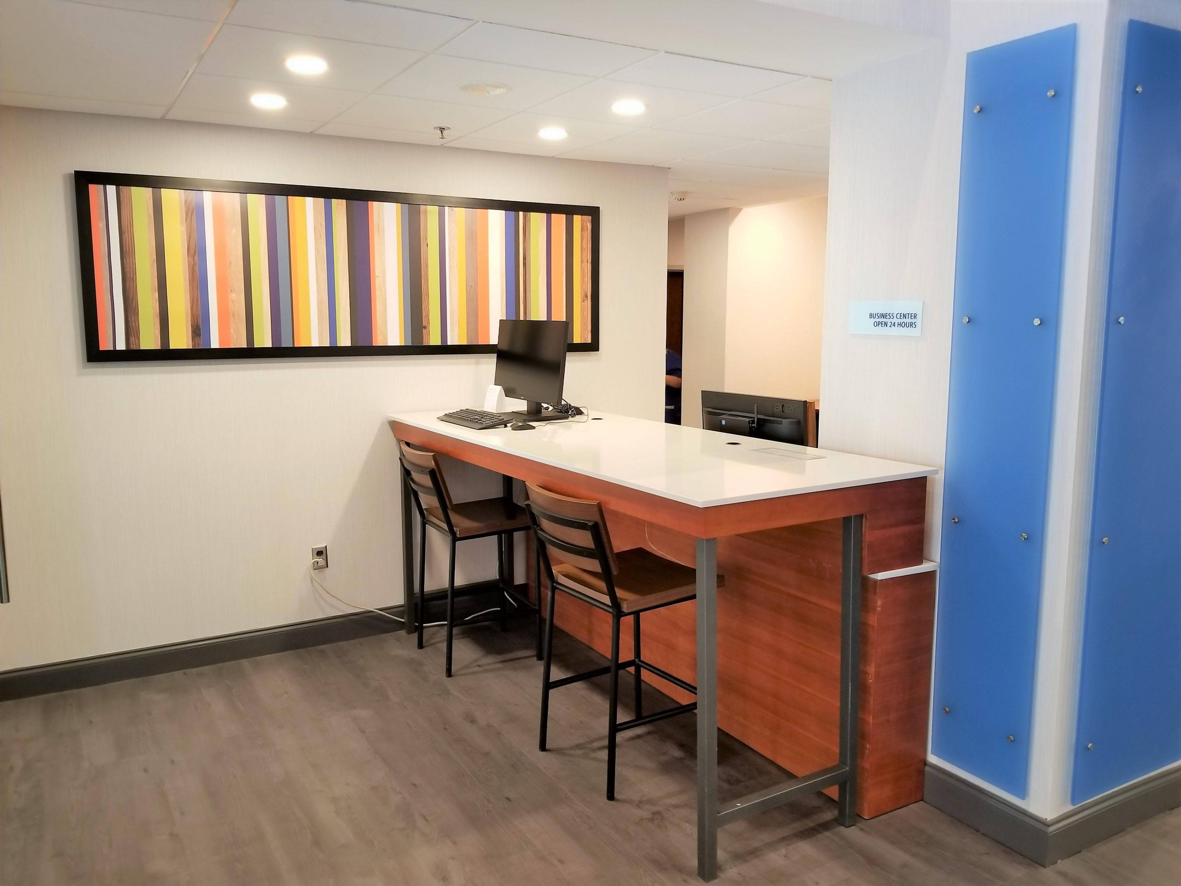 24 Hour Business Center - Holiday Inn Express Two Notch 