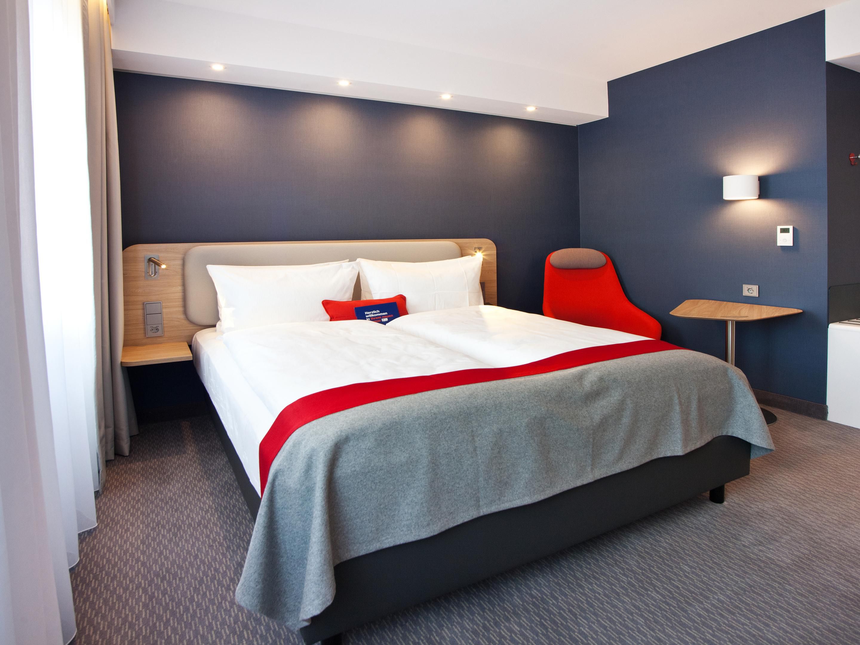 Guest room with Queen Bed