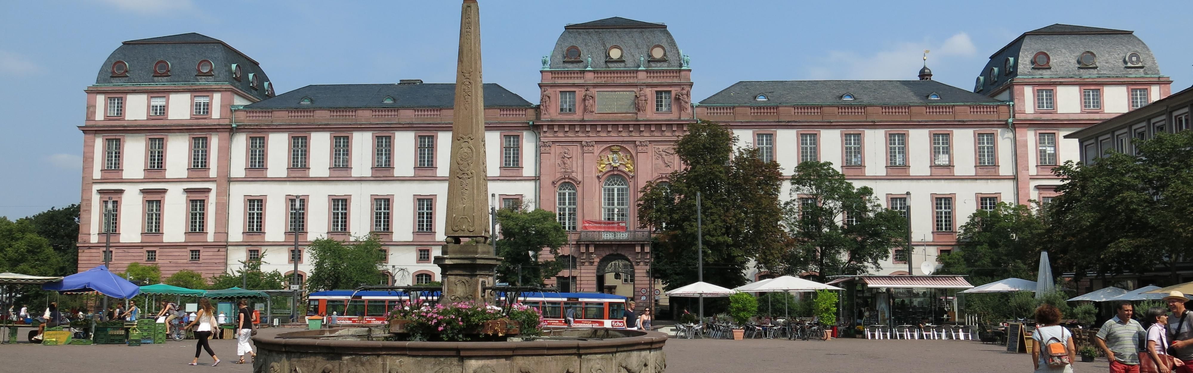 Marktplatz und Schloss Darmstadt