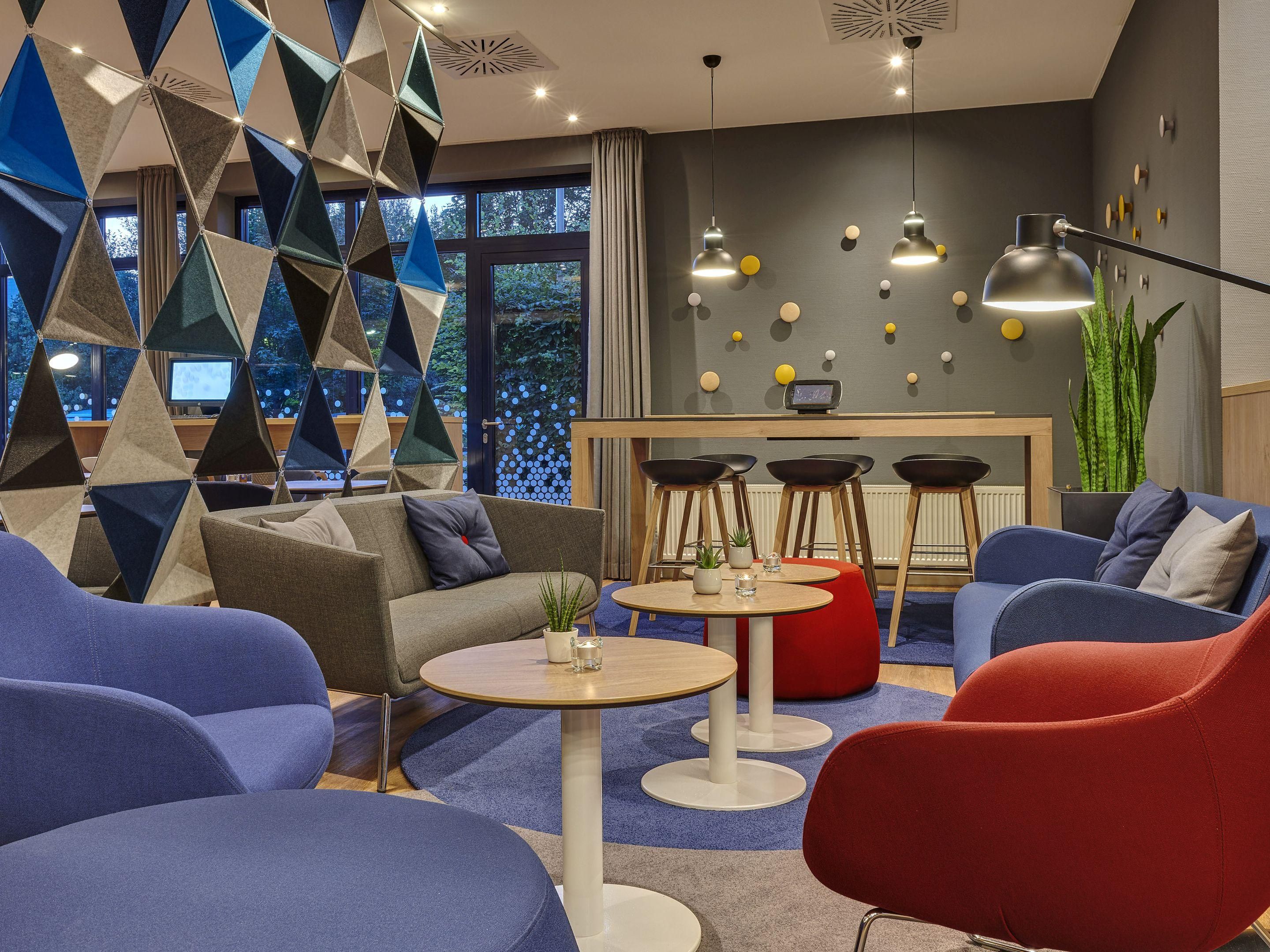 Discover the innovative Open Lobby concept. Relax with a coffee or snack anytime and enjoy working in our welcoming Open Lobby.