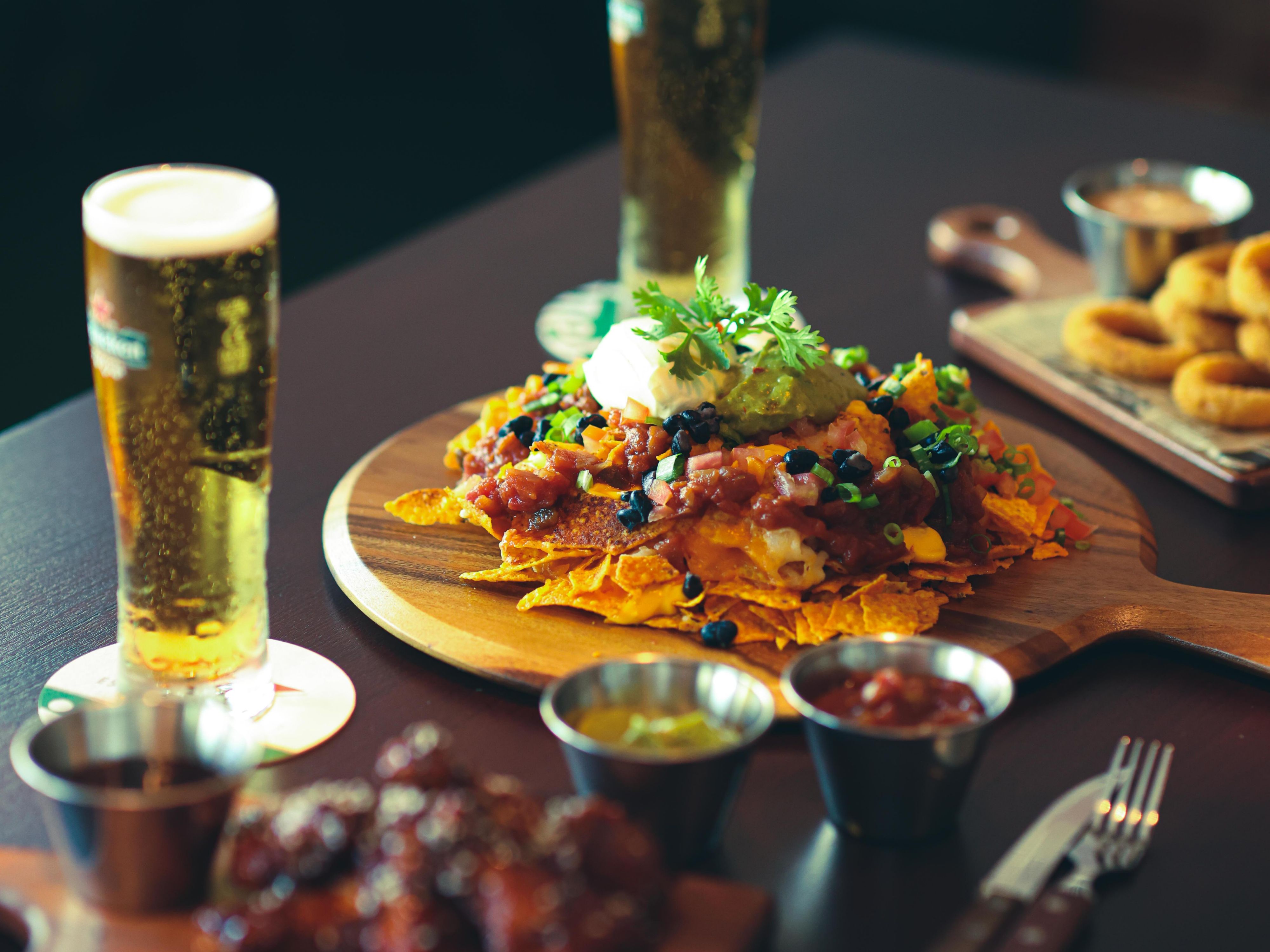 The Brick Wall is perfect to enjoy live sports on tv, play a game of pool or savour a delighful burger. 