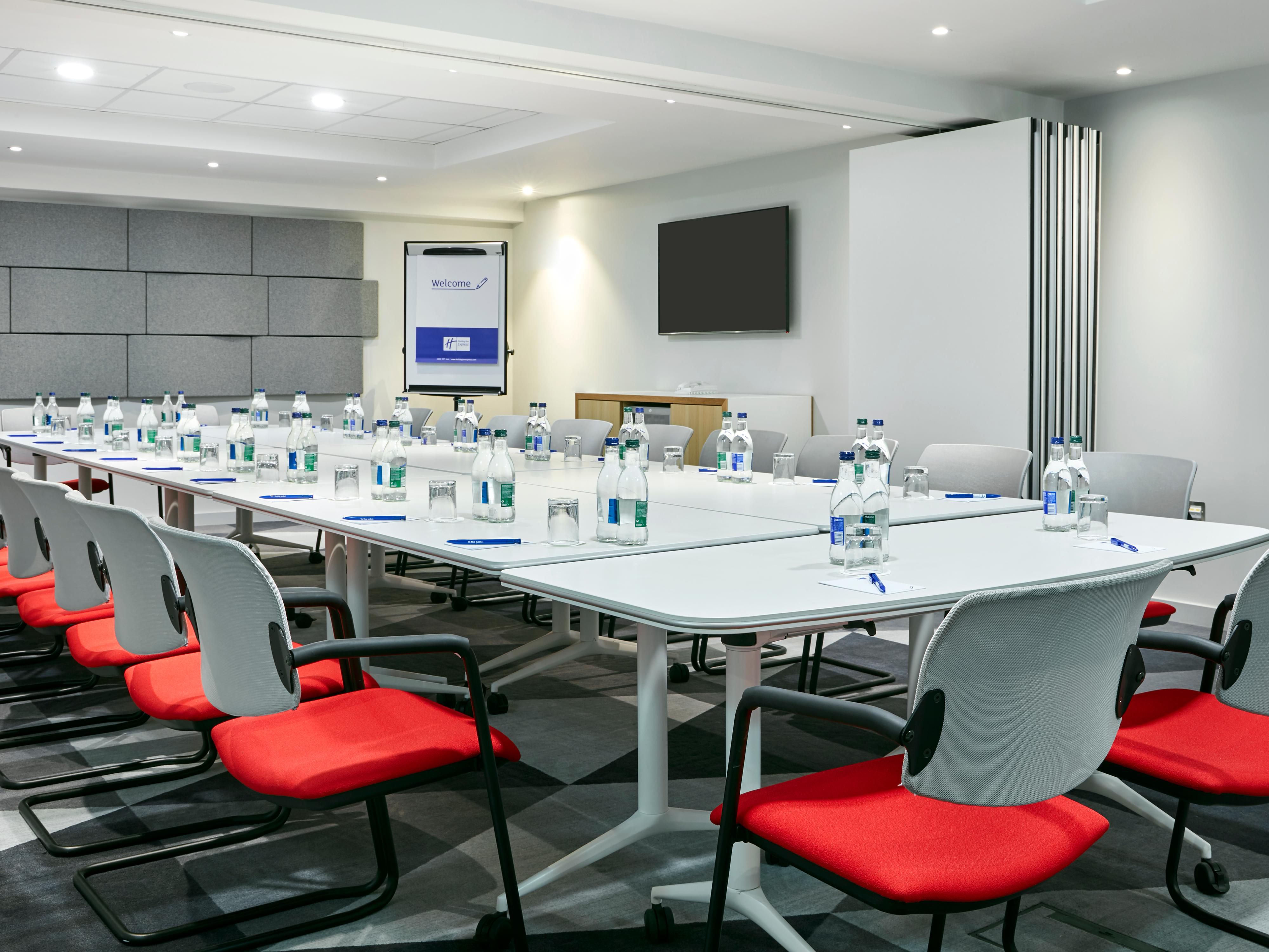 Our modern meeting room offers a practical setting for interviews, small meetings, or focused work sessions. Equipped with fast Wi-Fi, LED lighting and comfortable seating, it provides an efficient space for productive gatherings. The central location makes it convenient for attendees travelling across the city.