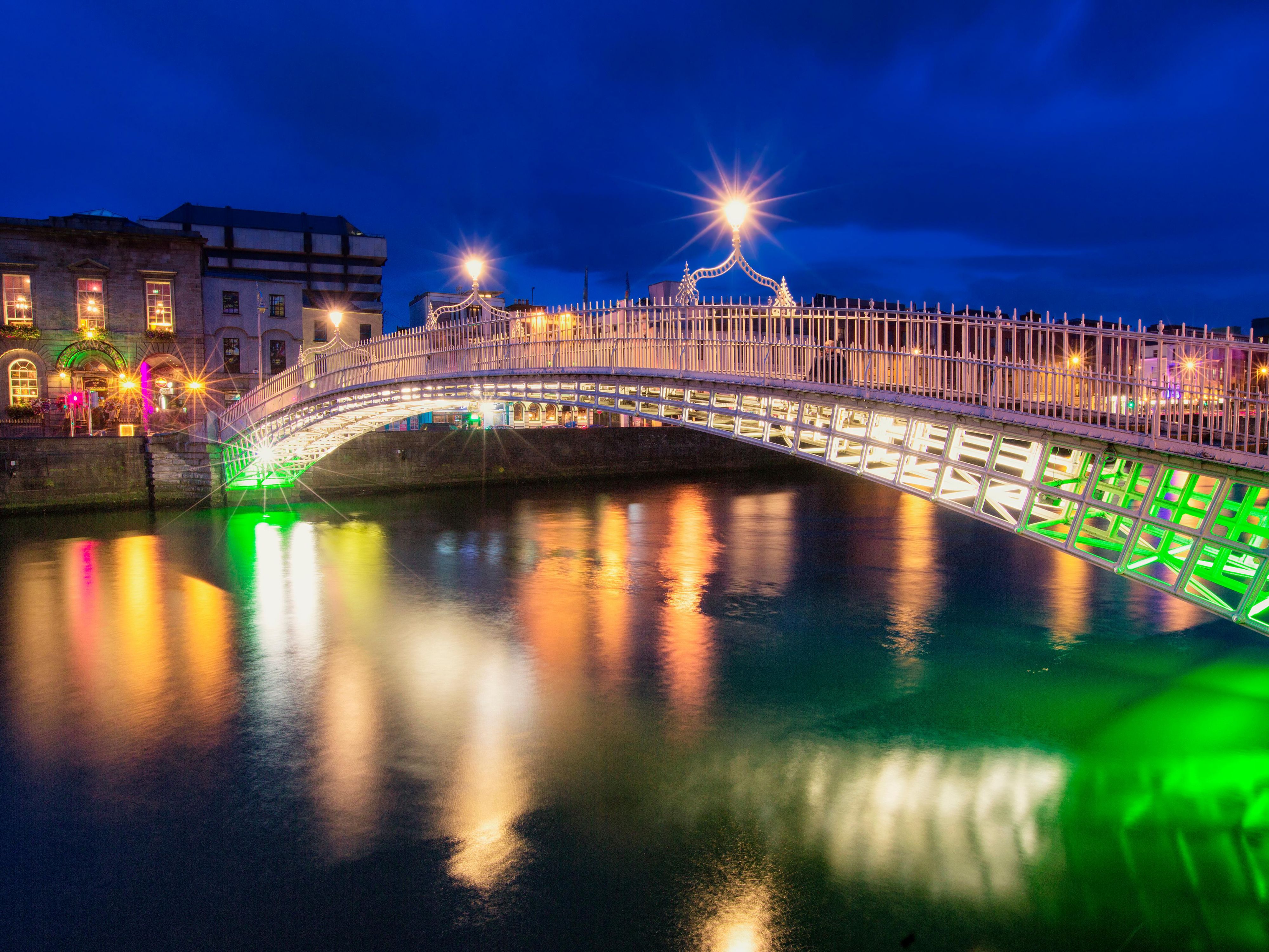Stay in the centre of Dublin and enjoy easy access to Smithfield Christmas Market, Henry Street shopping, seasonal lights and local attractions. Our location places you close to public transport, cafés, museums and popular winter experiences, making the hotel an ideal base for exploring the city.