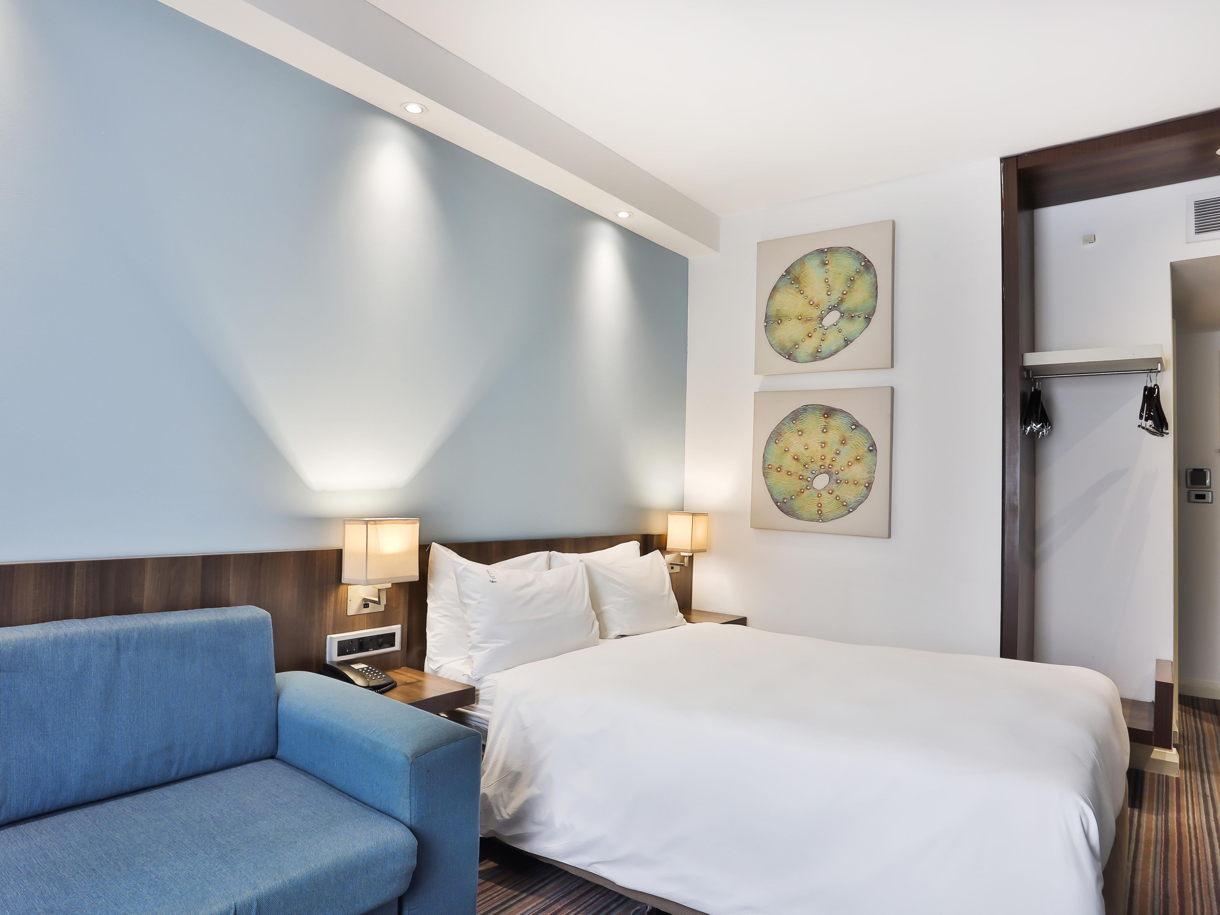 Our hotel is the perfect family holiday getaway, with comfortable sleeper couches and interleading rooms to keep everyone connected. Enjoy spacious rooms that cater to young families. With our convenient location, explore local attractions easily. Relax, unwind, and create lasting memories with your loved ones in our family-friendly hotel.

