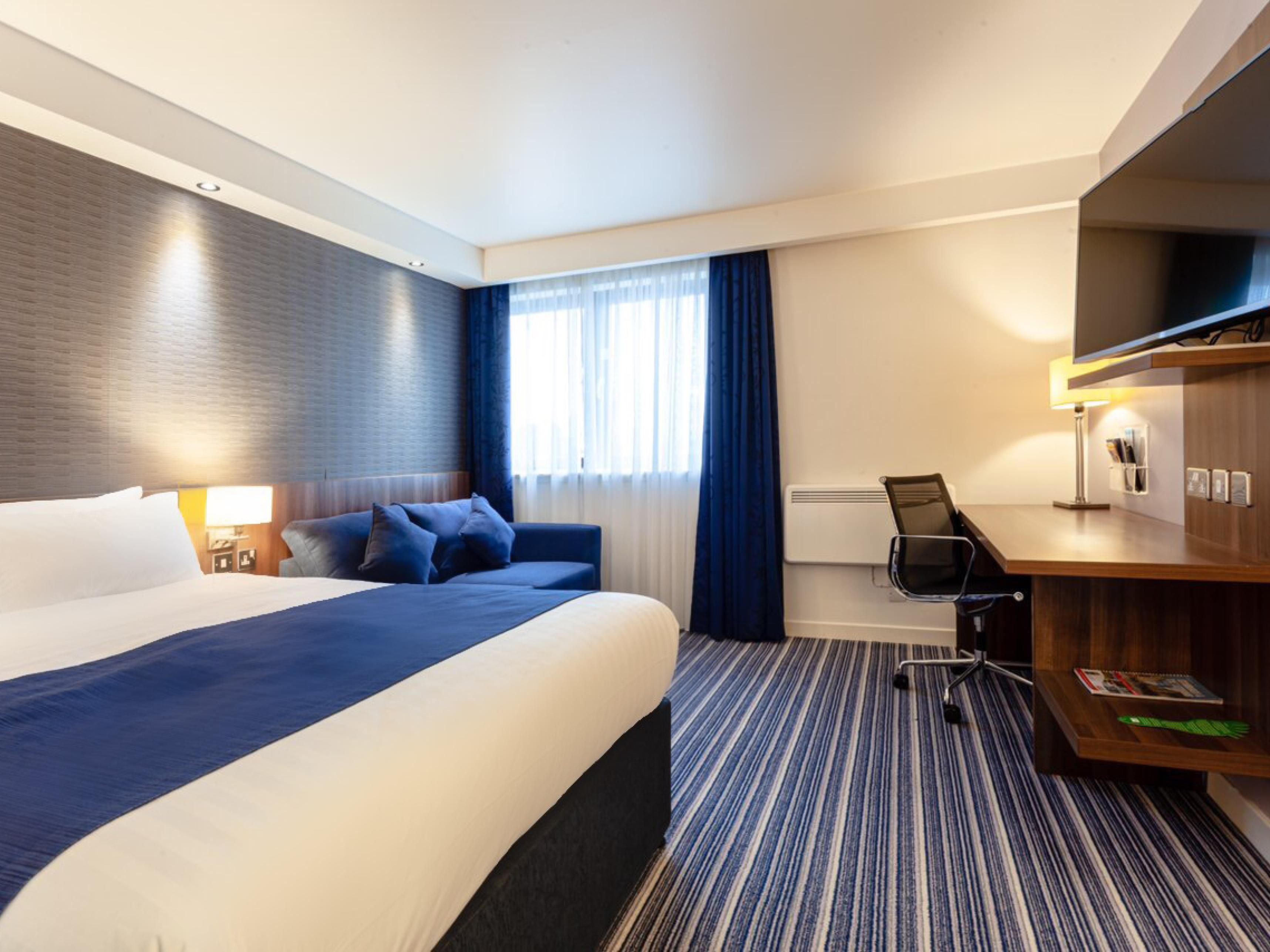 Double standard room Holiday Inn Express Edinburgh Airport 