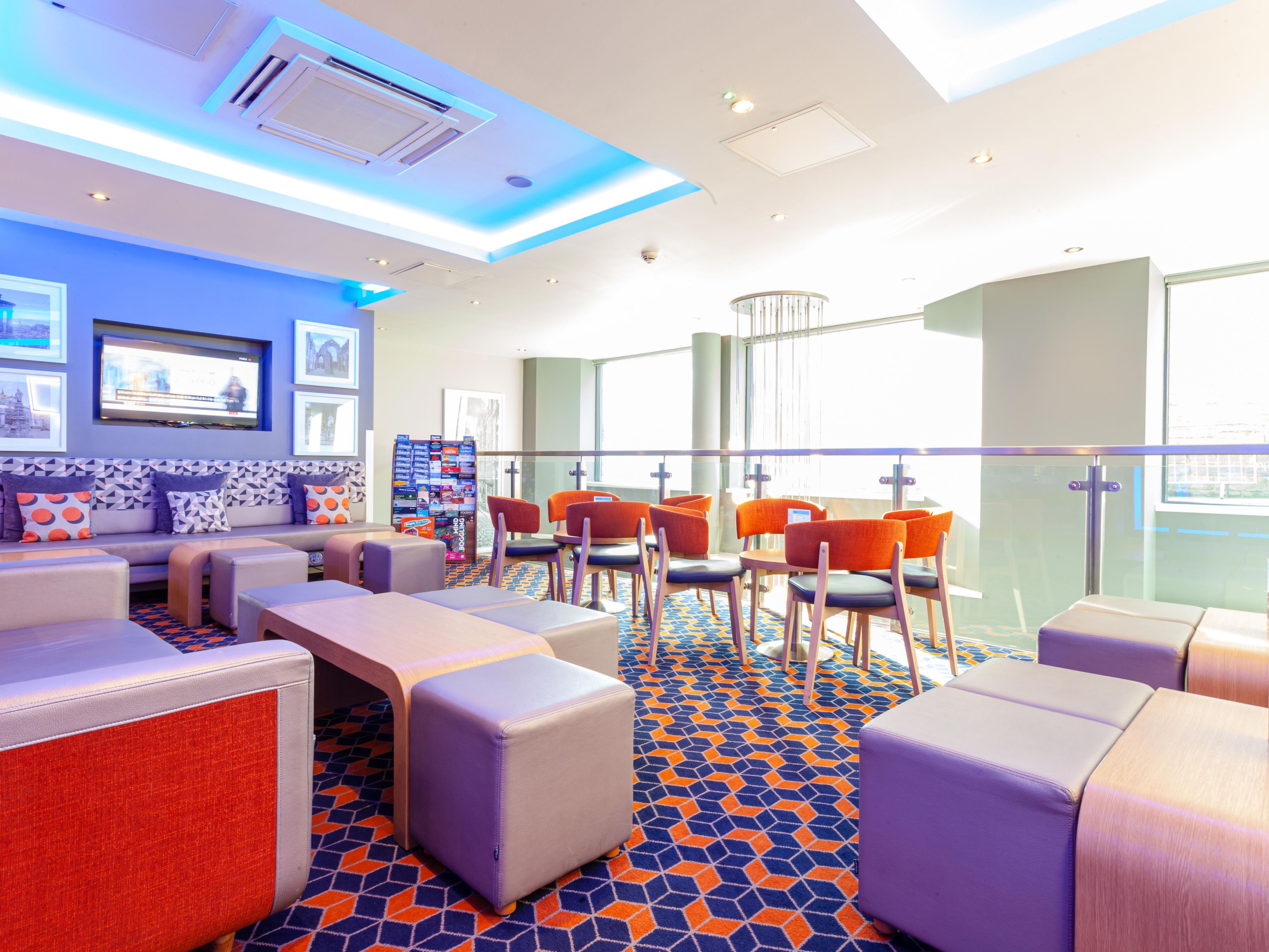 Holiday Inn Express Edinburgh Royal Mile lounge with free Wi-Fi