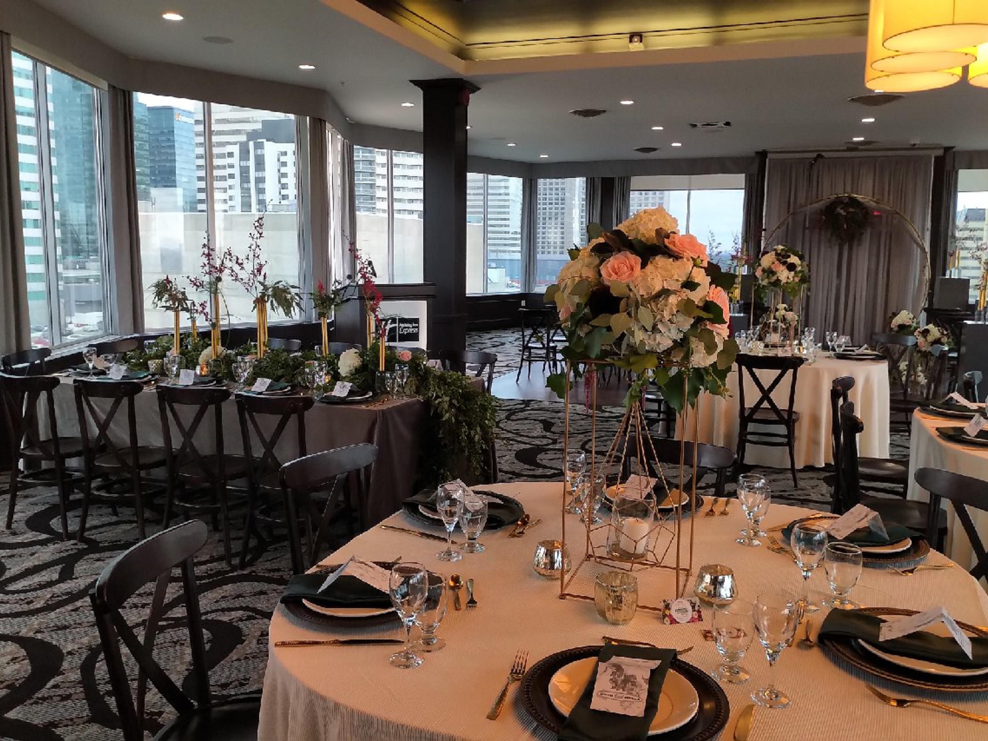 Planning a wedding in Downtown Edmonton?  We are the perfect location to host your special event with our City View boasting 3000 square feet of unobstructed space.