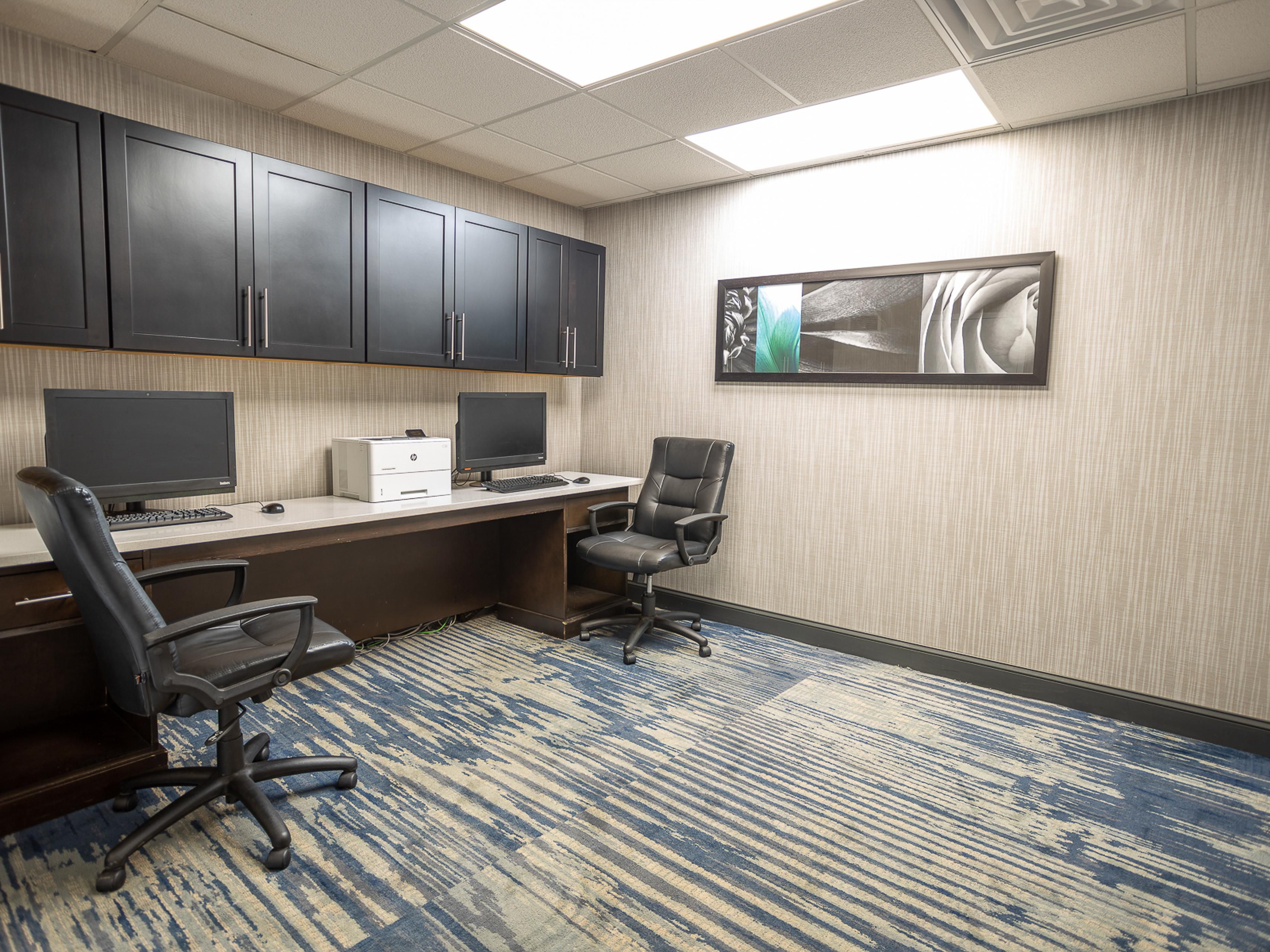 Enjoy thoughtful amenities at our hotel near Newark Liberty International Airport with a 24/7 airport shuttle, fitness center, free hot breakfast, and business center.