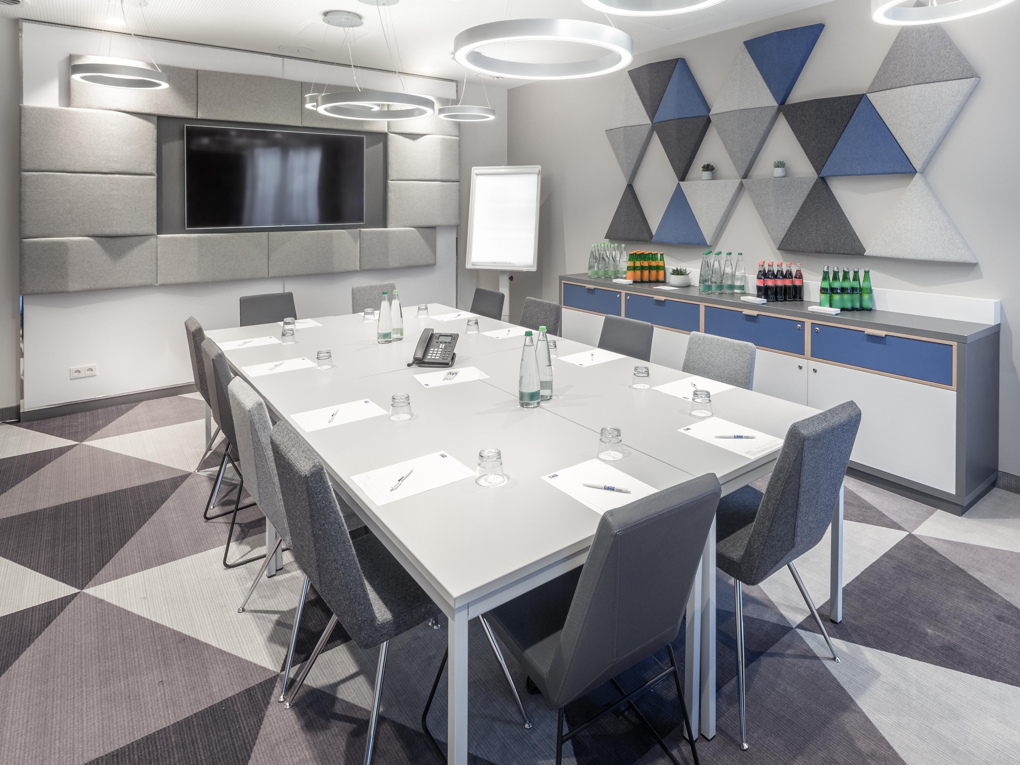 How nice it is when you only need to devote yourself to the actual agenda item at conferences or work meetings and your head is free for the important topics.

That's why we take care of the perfect background organization. Our team is looking forward to your request!