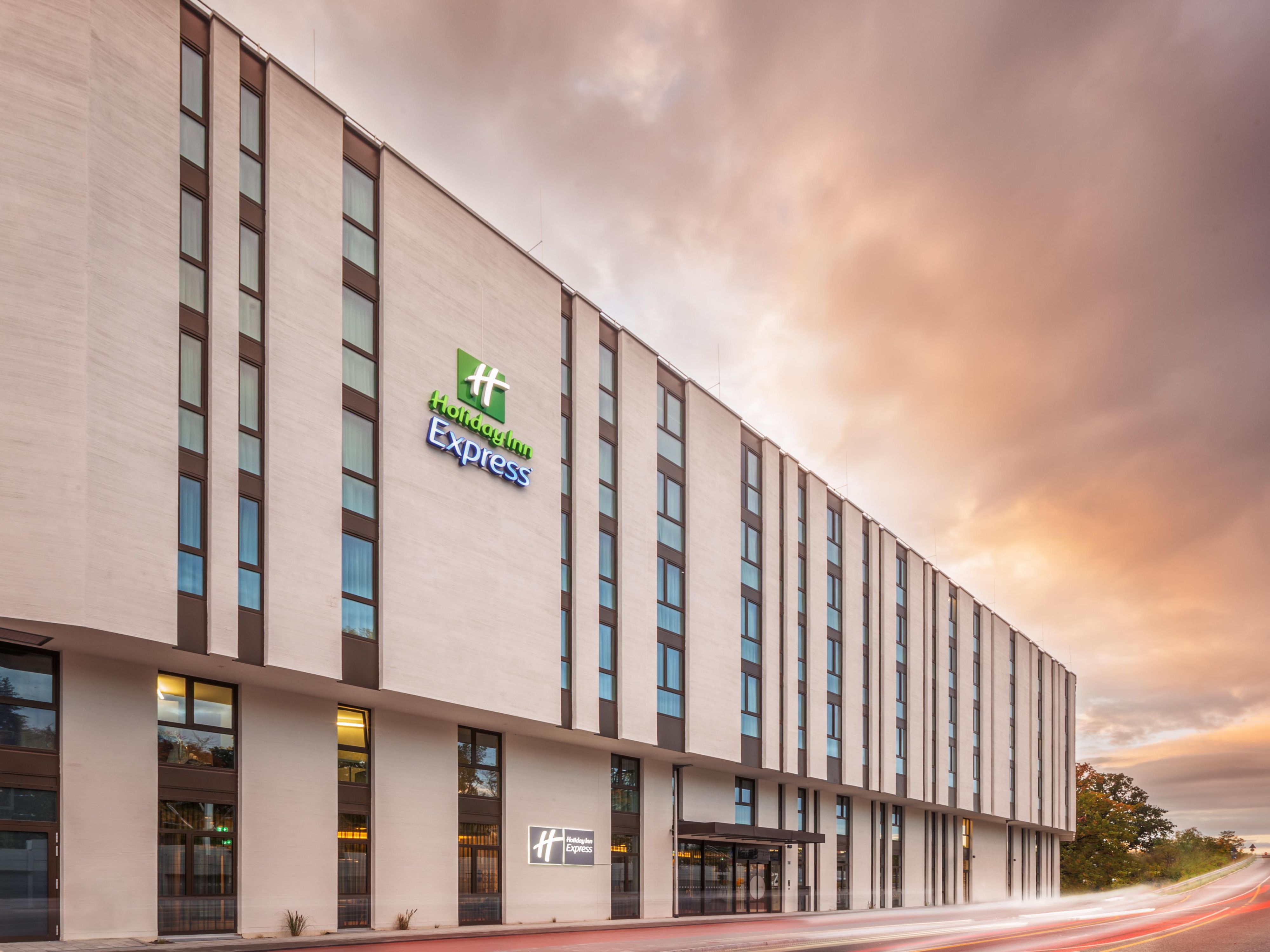 Welcome & "Servus" to our Holiday Inn Express Erlangen!