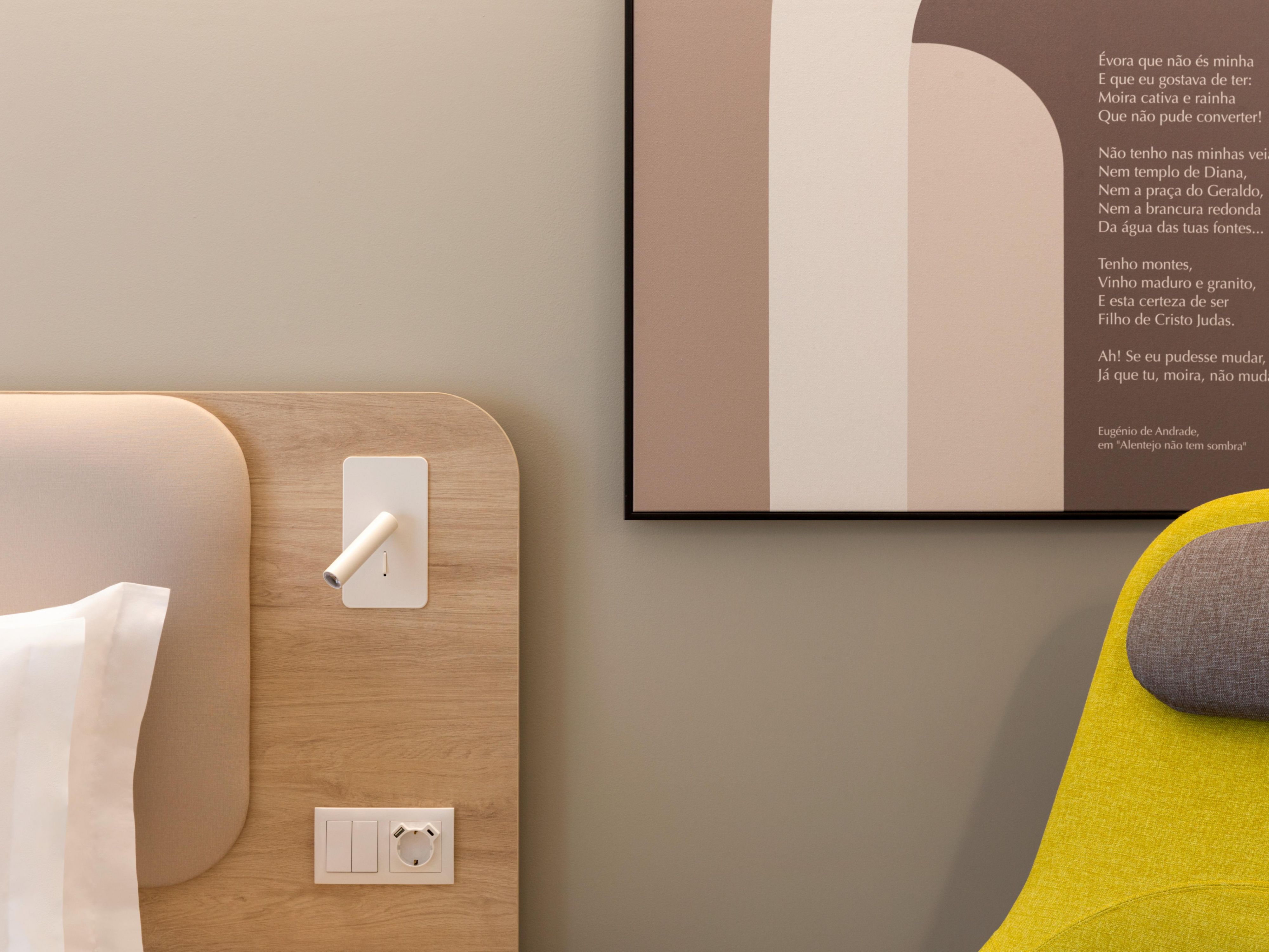 Discover our newly designed contemporary rooms at Holiday Inn Express Evora, where quality bedding ensure's a restful retreat during your travels. Each room is thoughtfully equipped with everything you need for a comfortable stay, including complimentary Wi-Fi, in-room coffee and tea, modern USB charging ports, and functional workspaces.