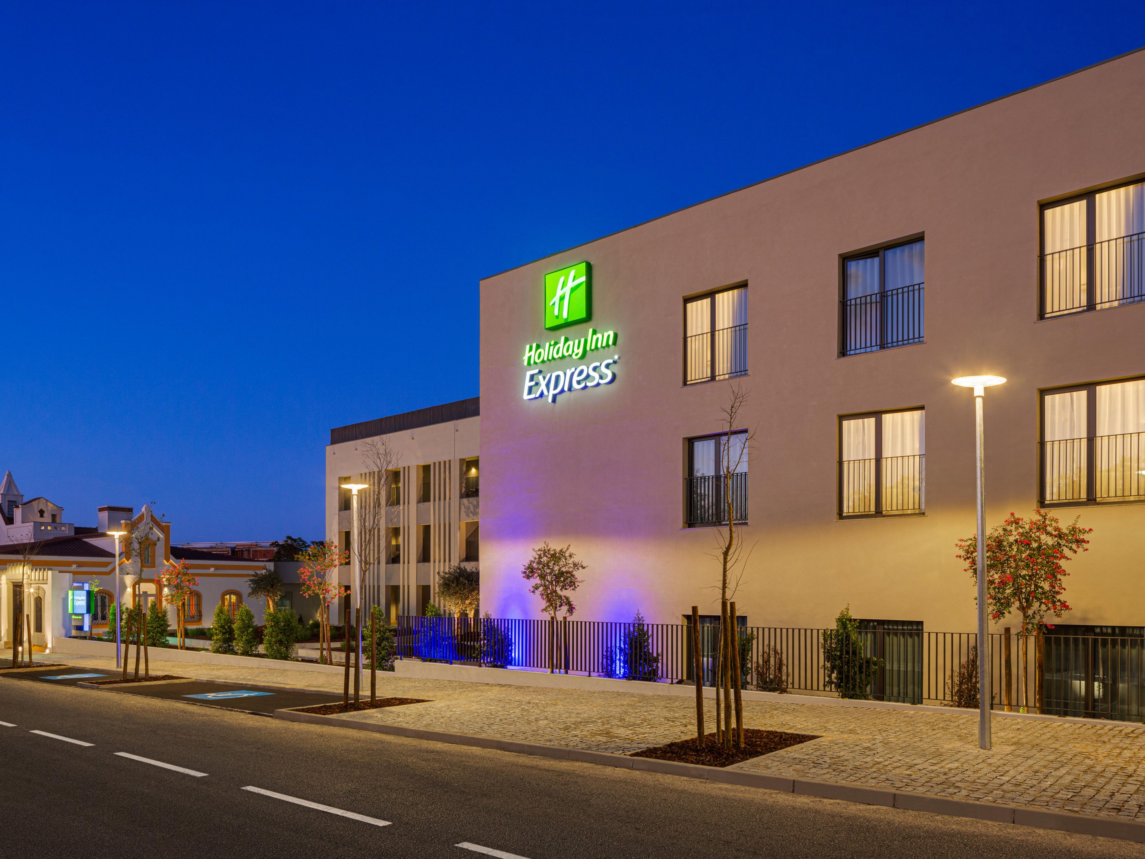 Experience comfort at Holiday Inn Express Évora.