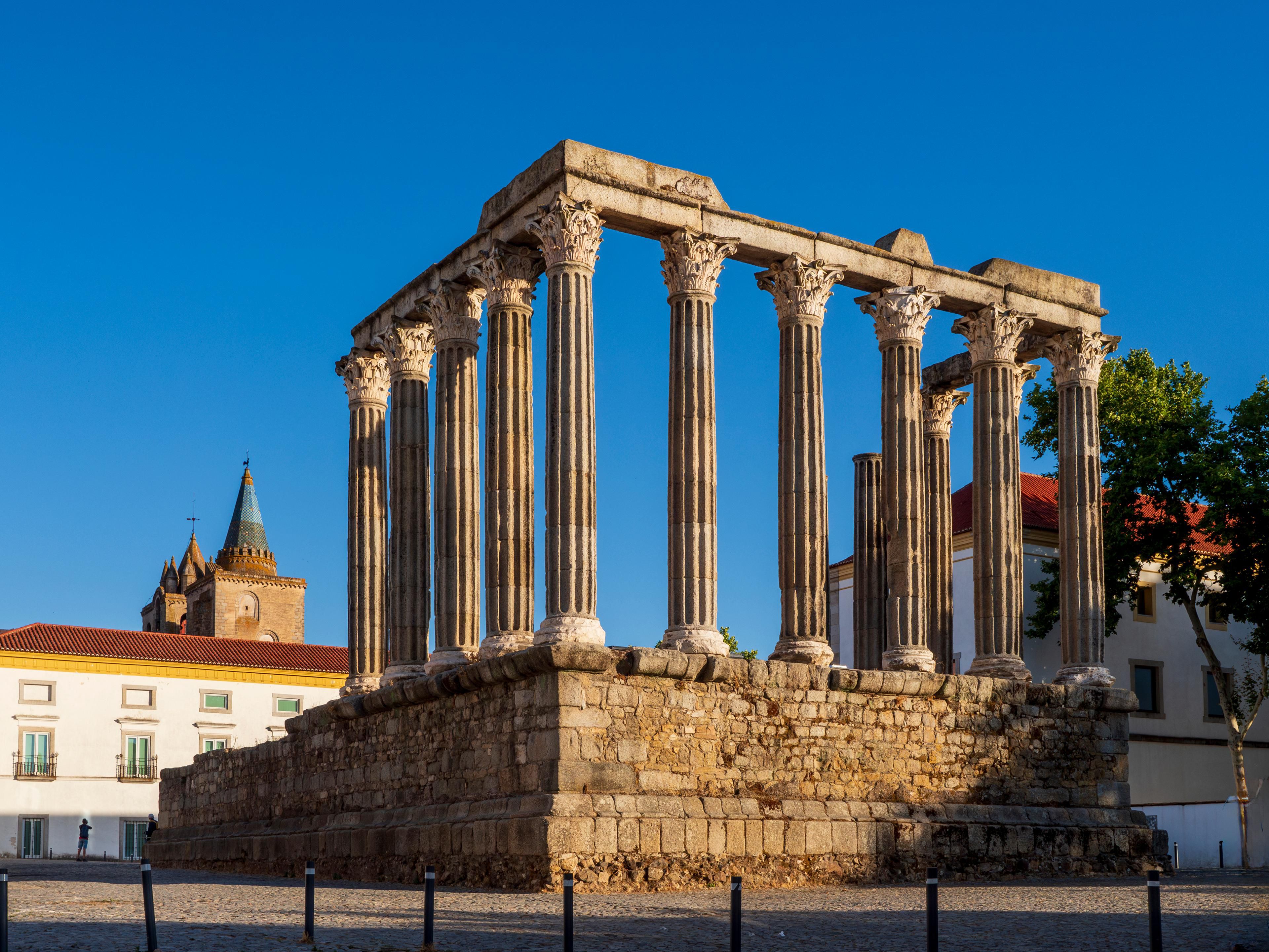 The Roman Temple of Évora is one of the grandest and best-preserved Roman temples in the whole of the Iberian Peninsula and was declared a UNESCO World Heritage Site in 1986. It is the city's ex-libris, a kind of business card, as well known as the Chapel of Bones.